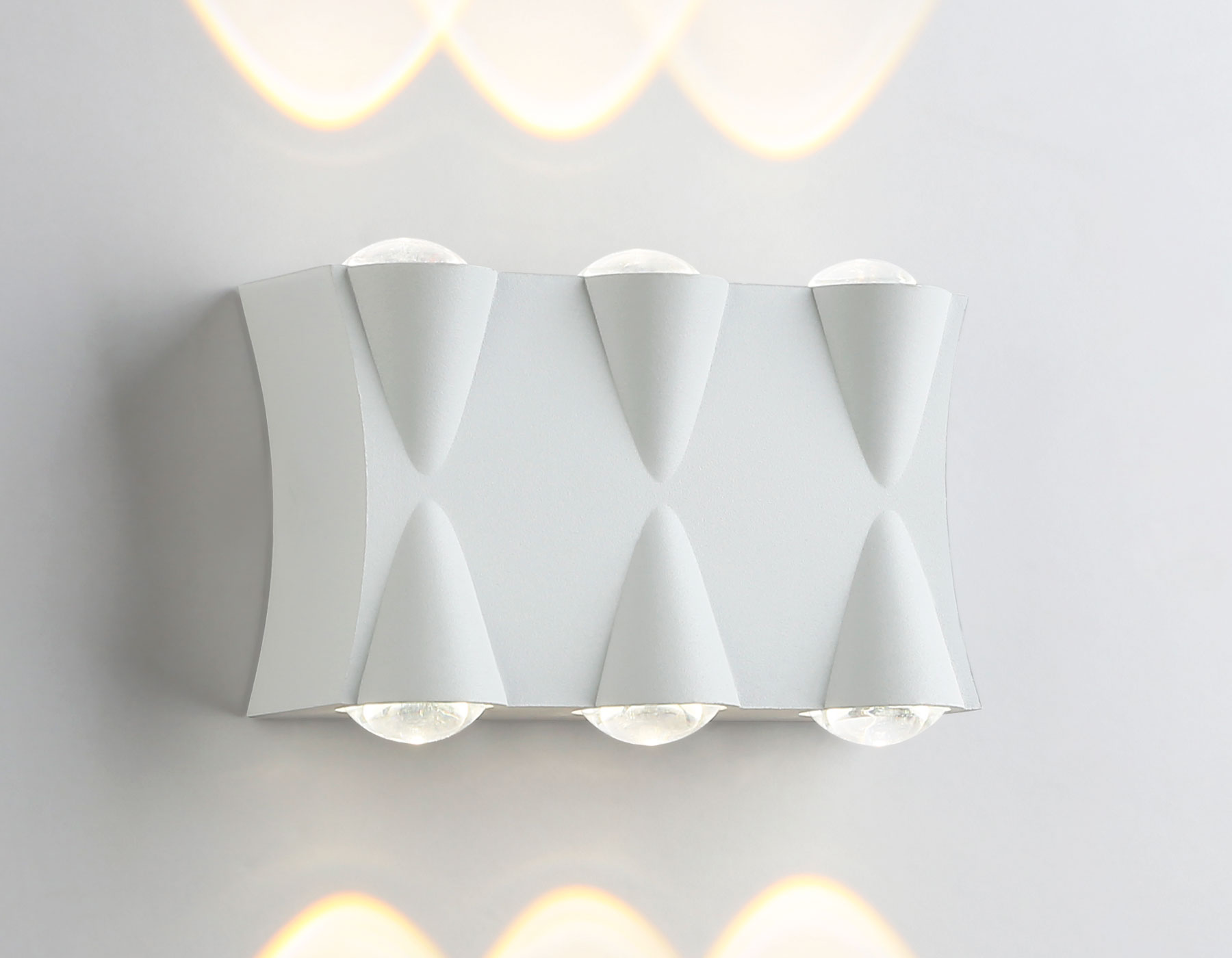 Уличный настенный светодиодный светильник IP54 ST4485/6 WH белый LED 4200K 6W IP54 140*80*45