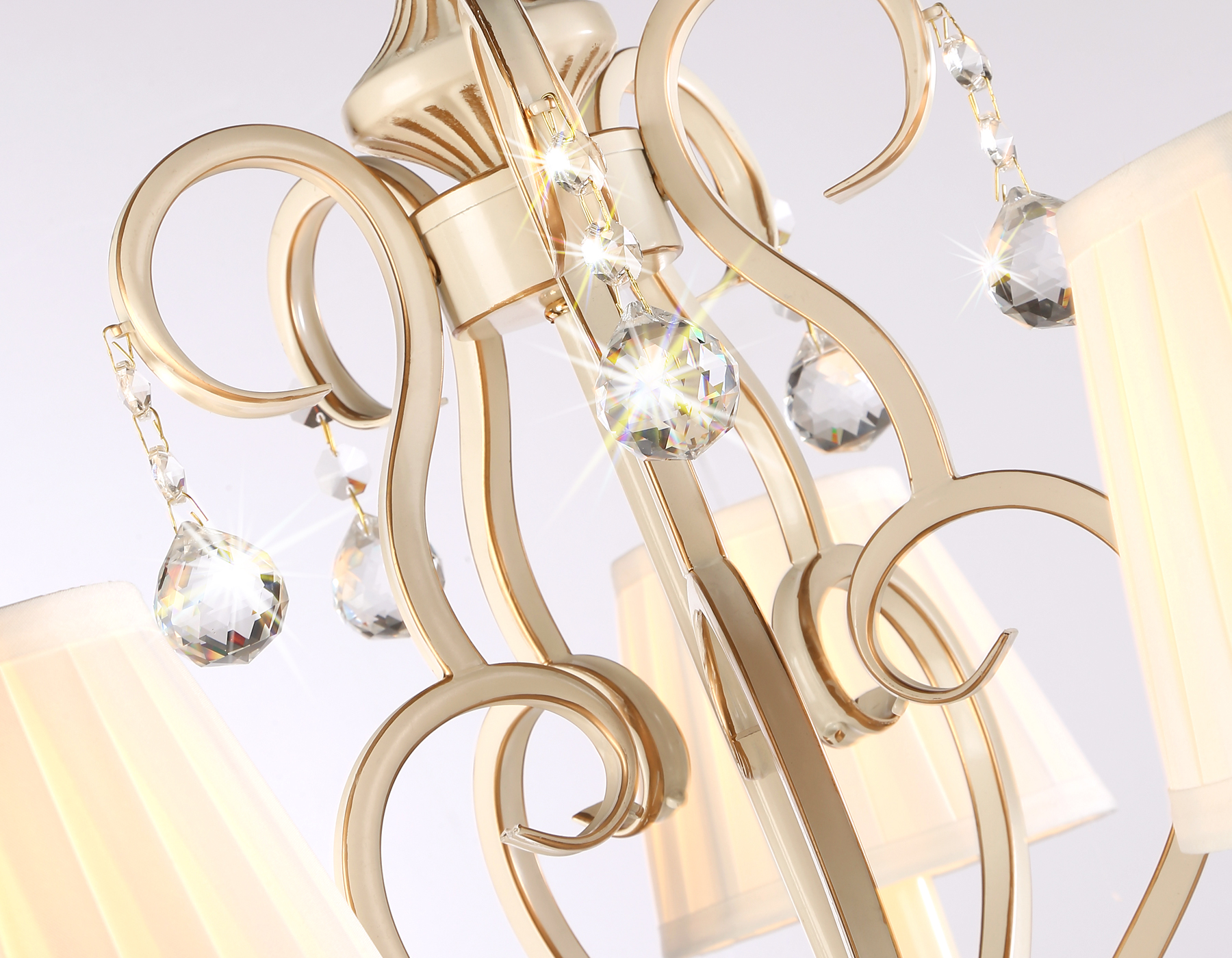 Подвесная люстра с абажурами и хрусталем TR4560/5 BG/GD бежевый/золото E14/5 max 40W D590*605