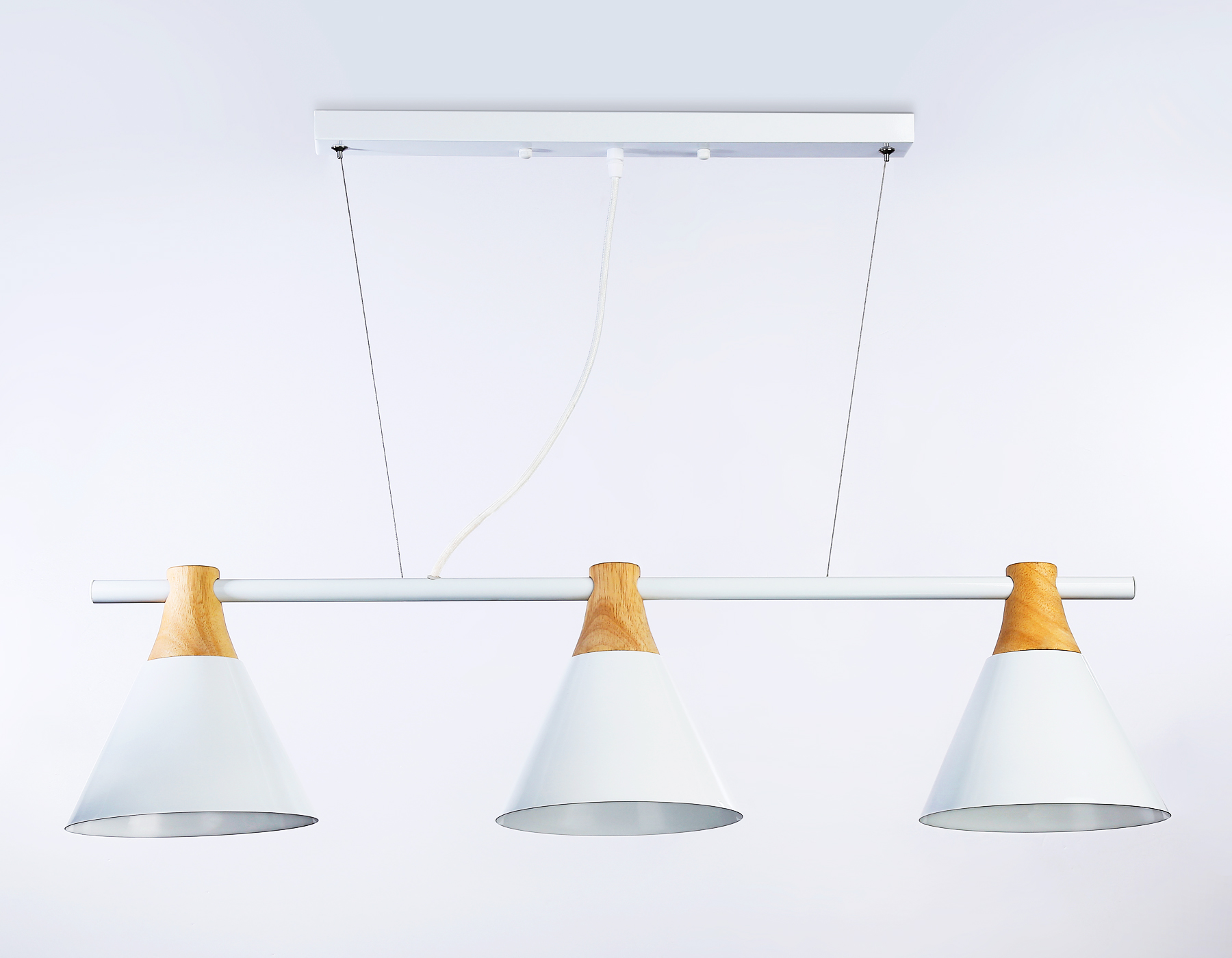 Подвесной светильник в стиле лофт TR8196/3 WH/LW белый/светлое дерево E27*3 max 40W 880*200*1010