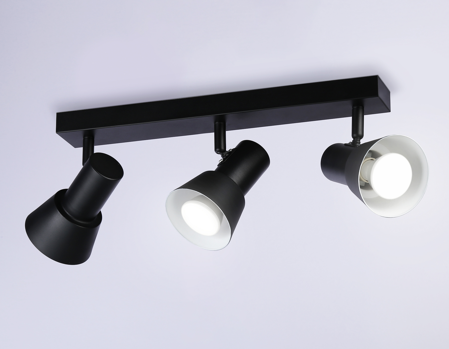 Накладной поворотный спот со сменной лампой GU10 TA13122/3 BK/WH черный/белый GU10/3 max 12W 470*85*150