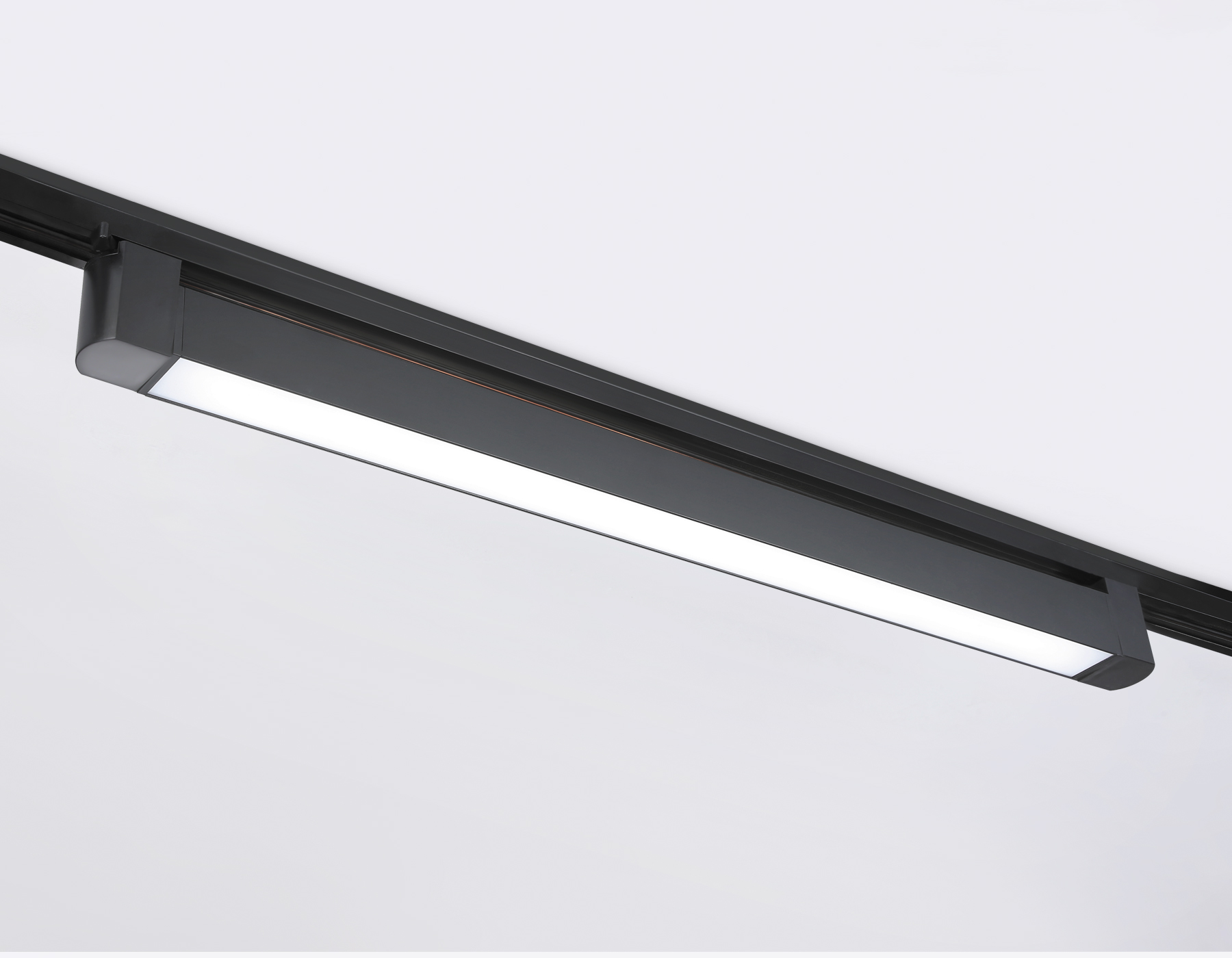 Трековый однофазный светодиодный светильник GL6745 BK черный IP20 40W 4200K 590*35*57