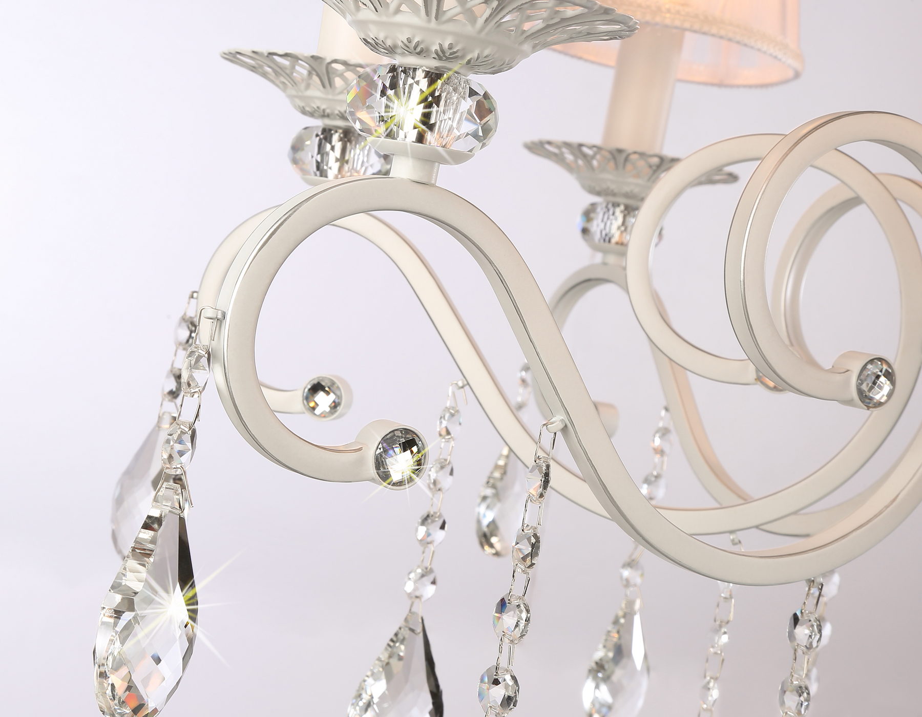 Подвесная люстра с абажурами и хрусталем TR4548/8 WH/SL белый/серебро E14/8 max 40W D680*545