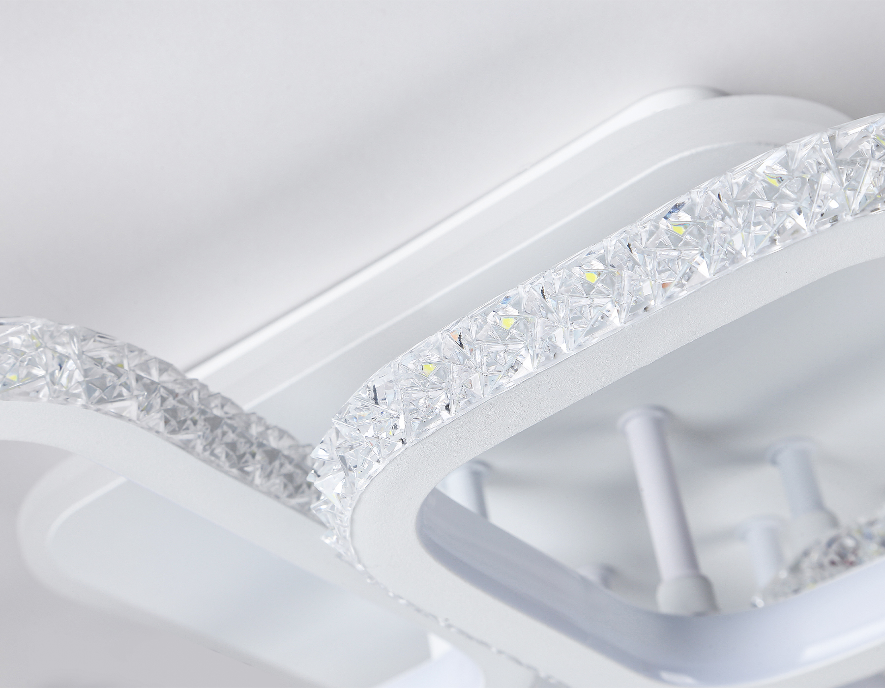 Потолочный светодиодный светильник с пультом FA9541/2+2 WH белый 108W 6400K/3000K 670*500*110 (ПДУ РАДИО 2.4G)