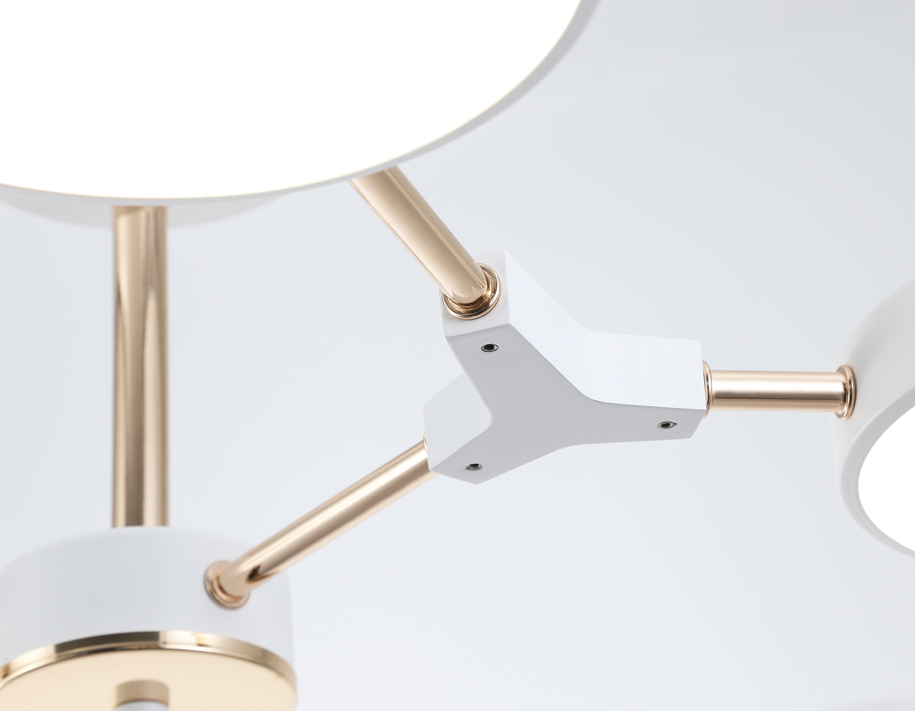 Люстра светодиодная на штанге FL516333/6 WH/FGD белый/золото 108W 3000-6000K D780*210 (без ПДУ)