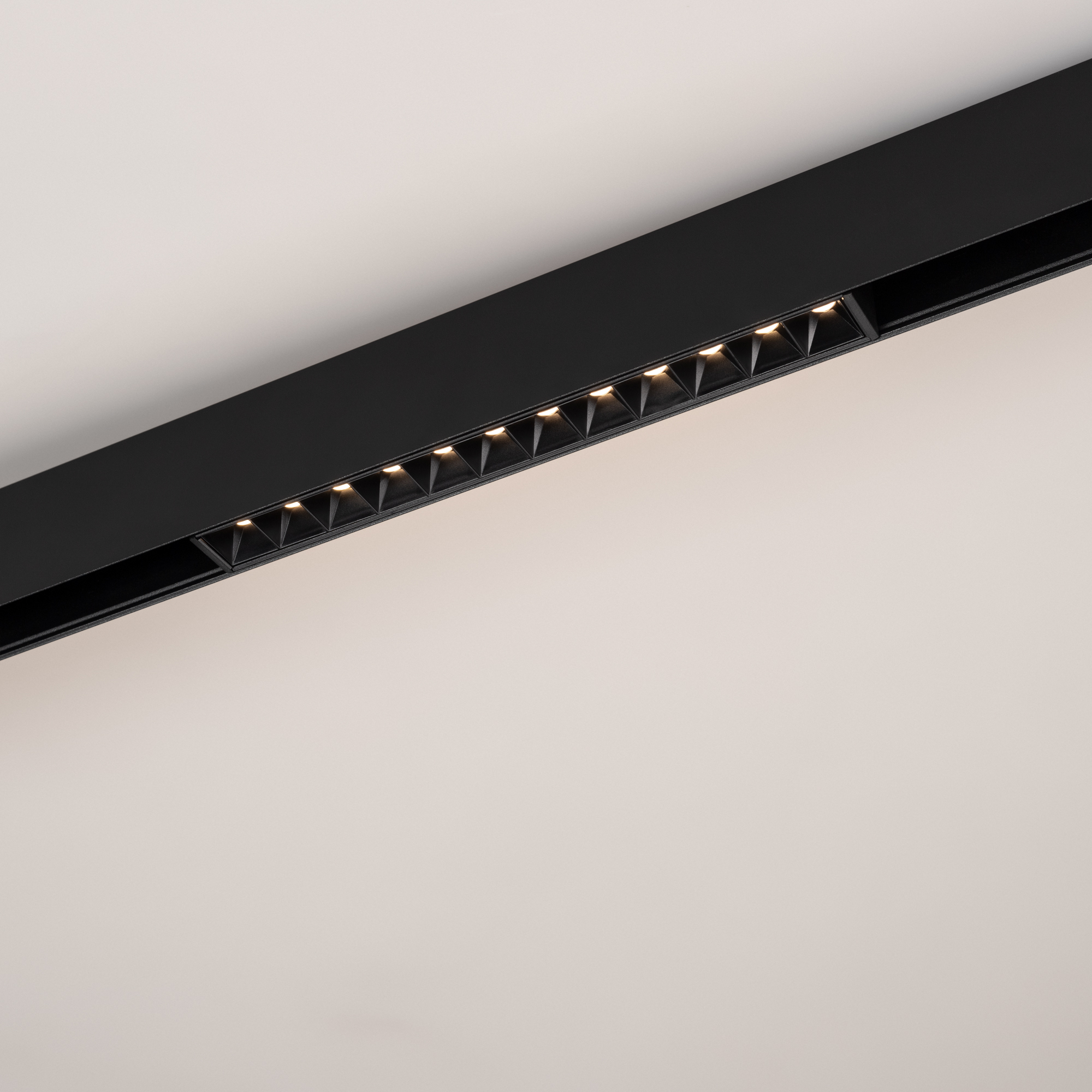 Светильник MAG-ORIENT-LASER-L235-8W Day4000 (BK, 24 deg, 48V) (Arlight, IP20 Металл, 5 лет) 033614