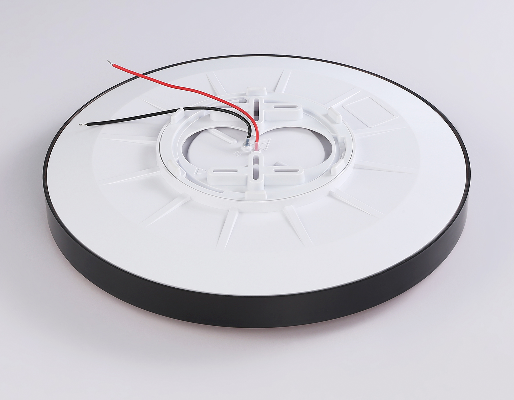 Потолочный светодиодный светильник с высокой степенью защиты IP54 FZ1249 BK/GD черный/золото IP54 45W 5000K D480*60 (Без ПДУ)