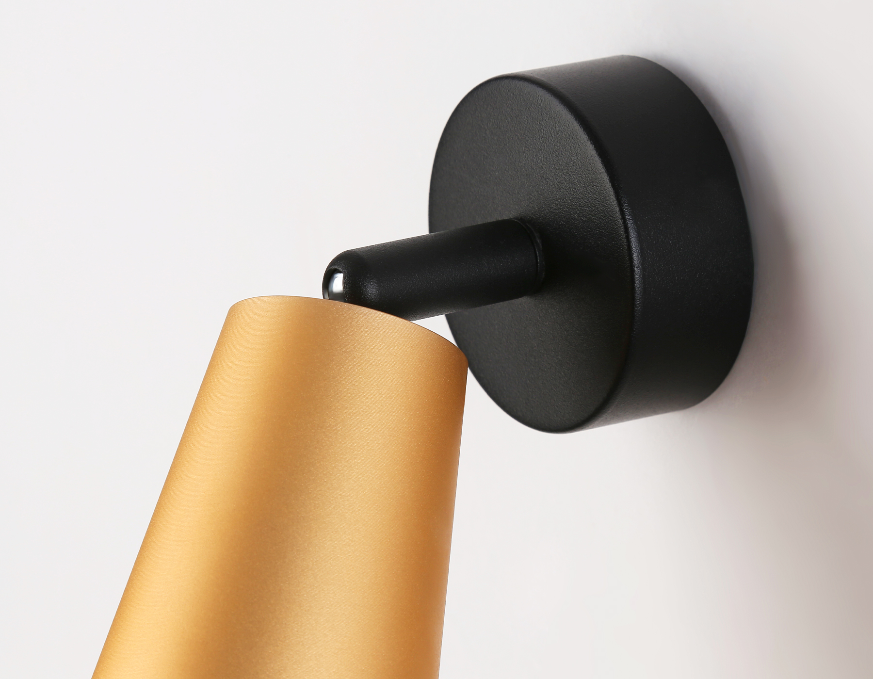 Накладной поворотный спот со сменной лампой GU10 TA13135 BK/GD черный/золото GU10 max 12W D60*L95*H90