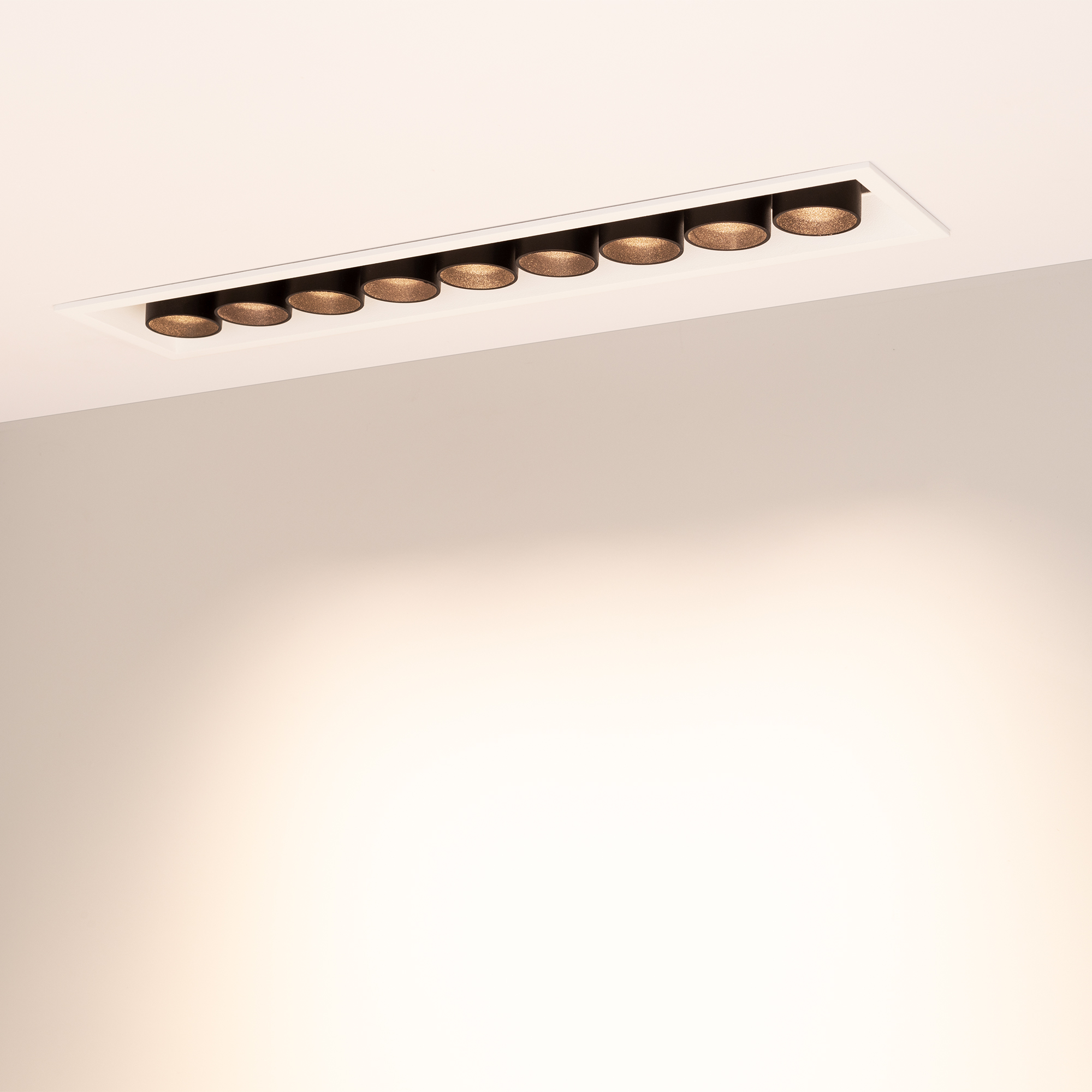 Светильник MS-ORIENT-BUILT-TURN-TC-S67x300-20W Warm3000 (WH-BK, 30 deg, 230V) (Arlight, IP20 Металл, 5 лет) 031931