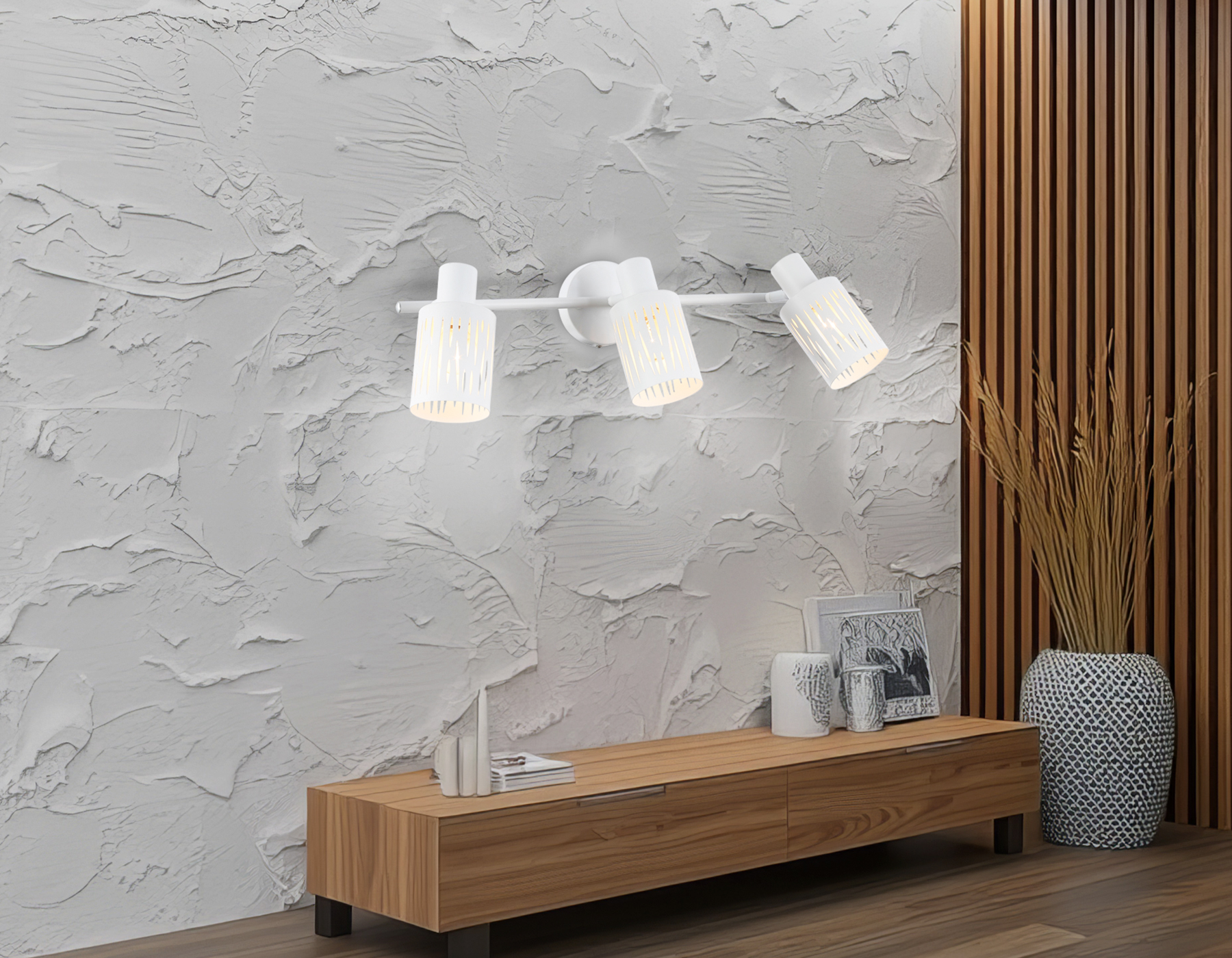 Настенно-потолочный спот в стиле лофт TR8665/3 WH белый E14/3 max 60W 560*100*190