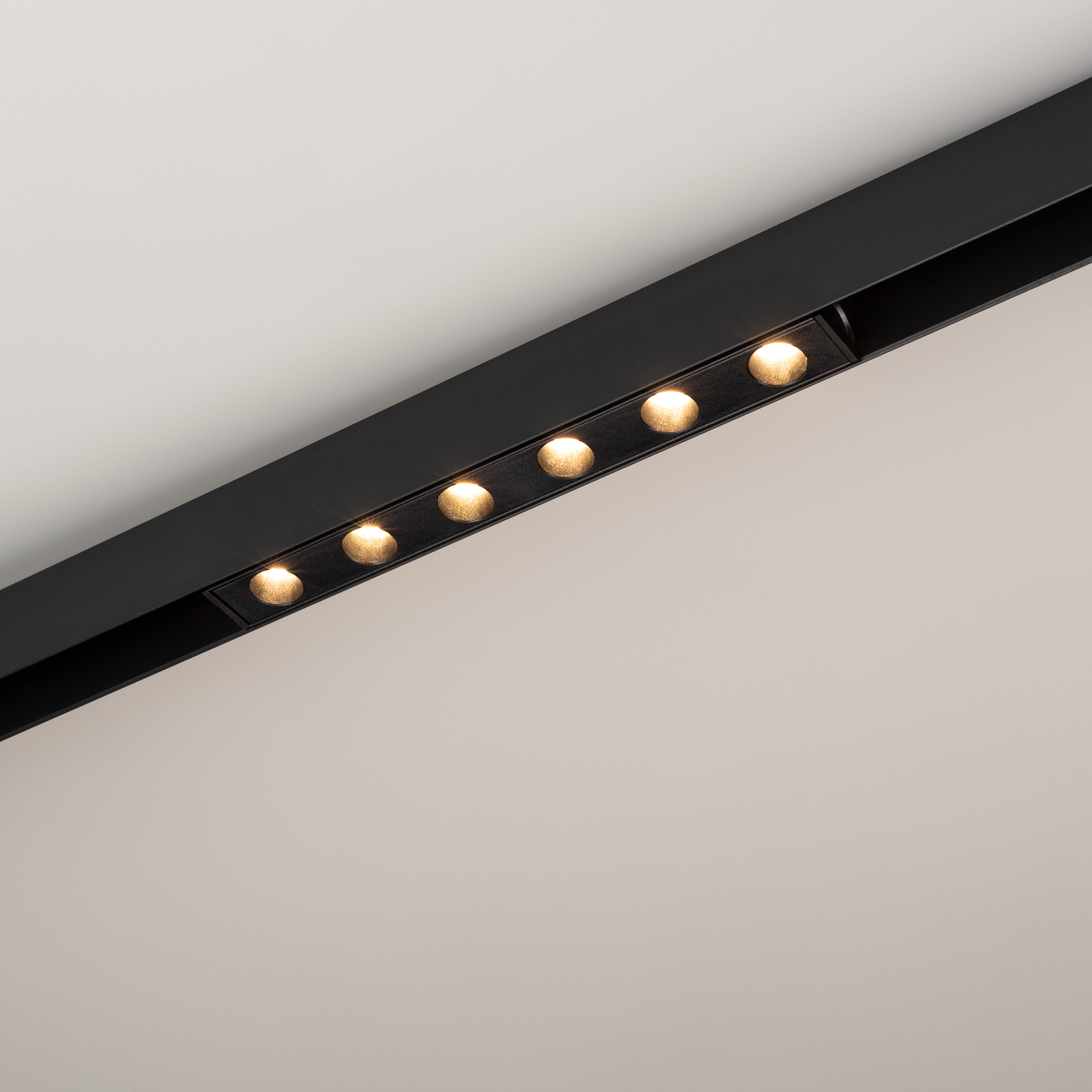 Светильник MAG-DOTS-25-L200-6W Warm3000 (BK, 30 deg, 24V) (Arlight, IP20 Металл, 5 лет) 033669