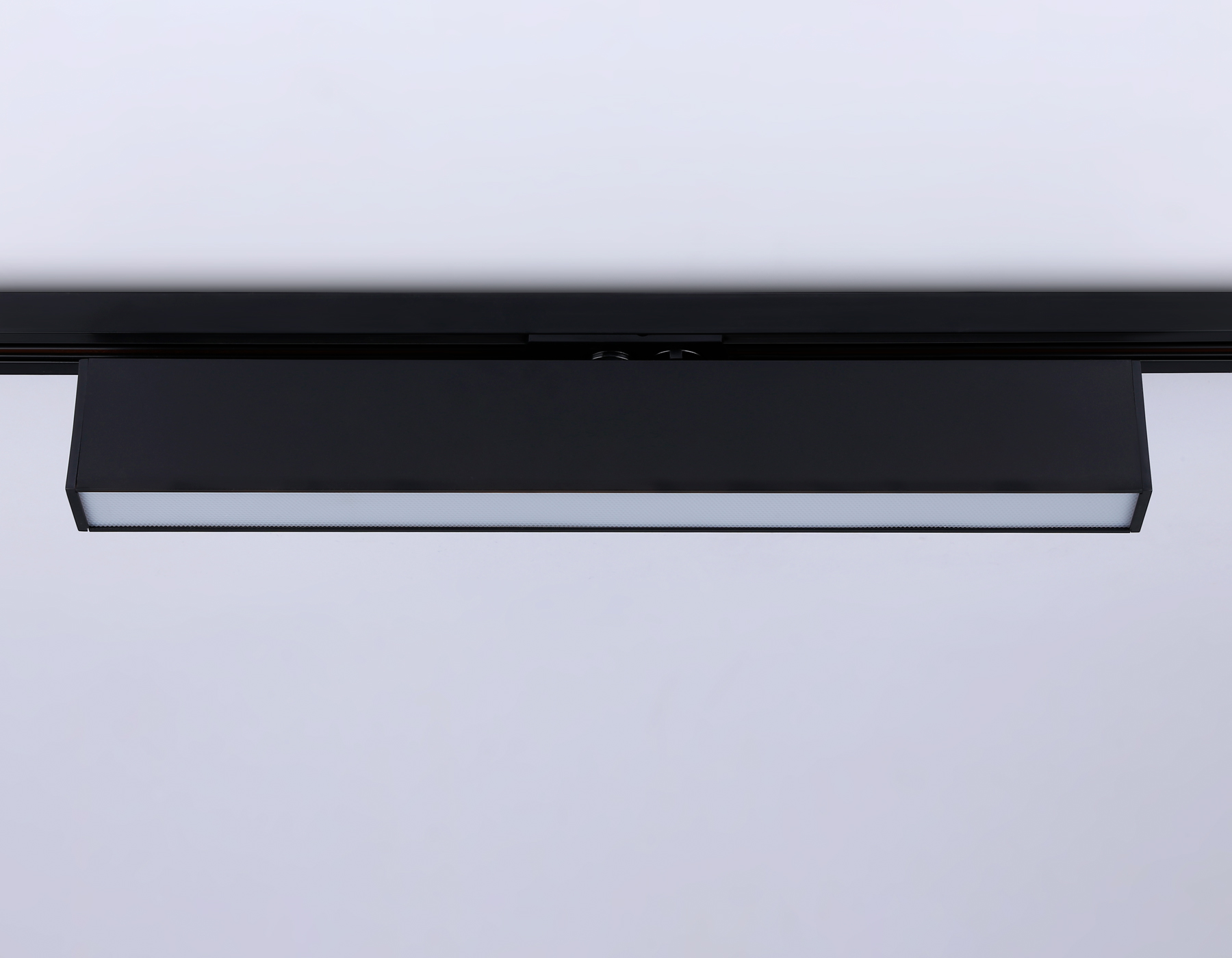 Трековый однофазный светодиодный светильник GL6777 BK черный LED 24W 4200K 600*22*48