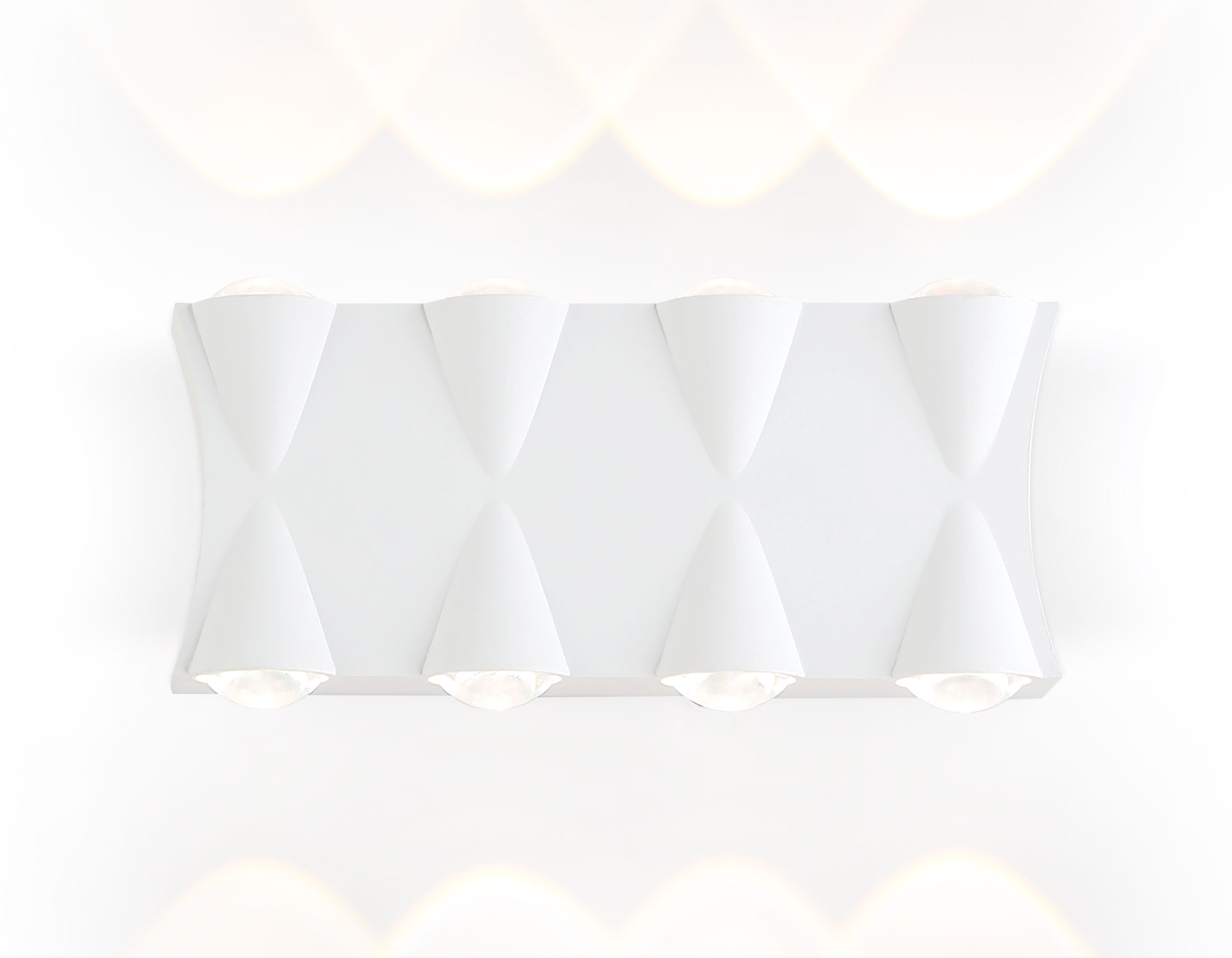 Уличный настенный светодиодный светильник IP54 ST4490/8 WH белый LED 4200K 8W IP54 190*80*45