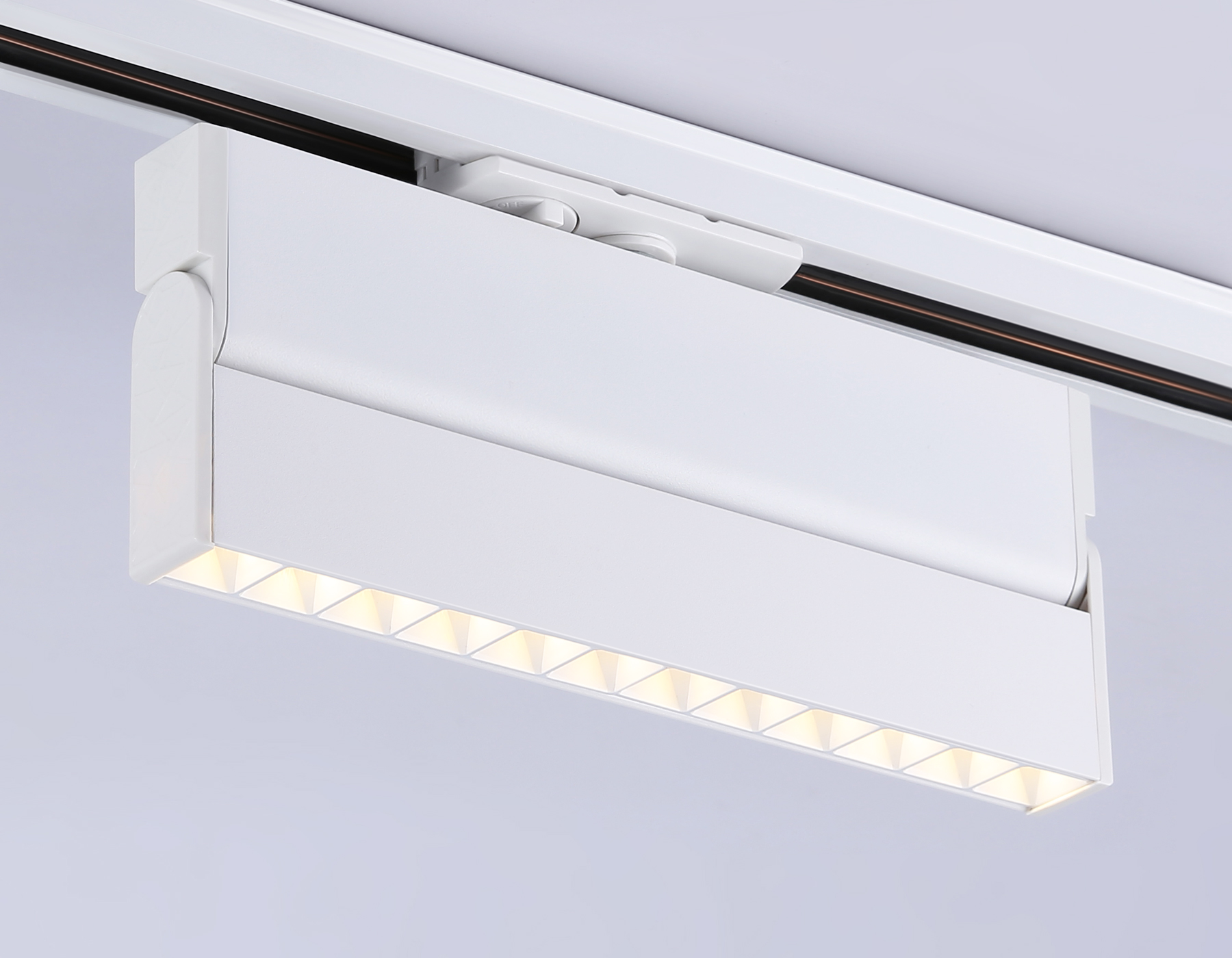 Трековый однофазный светодиодный светильник GL6815 WH белый LED 12W 3000K 24° 230*22*87