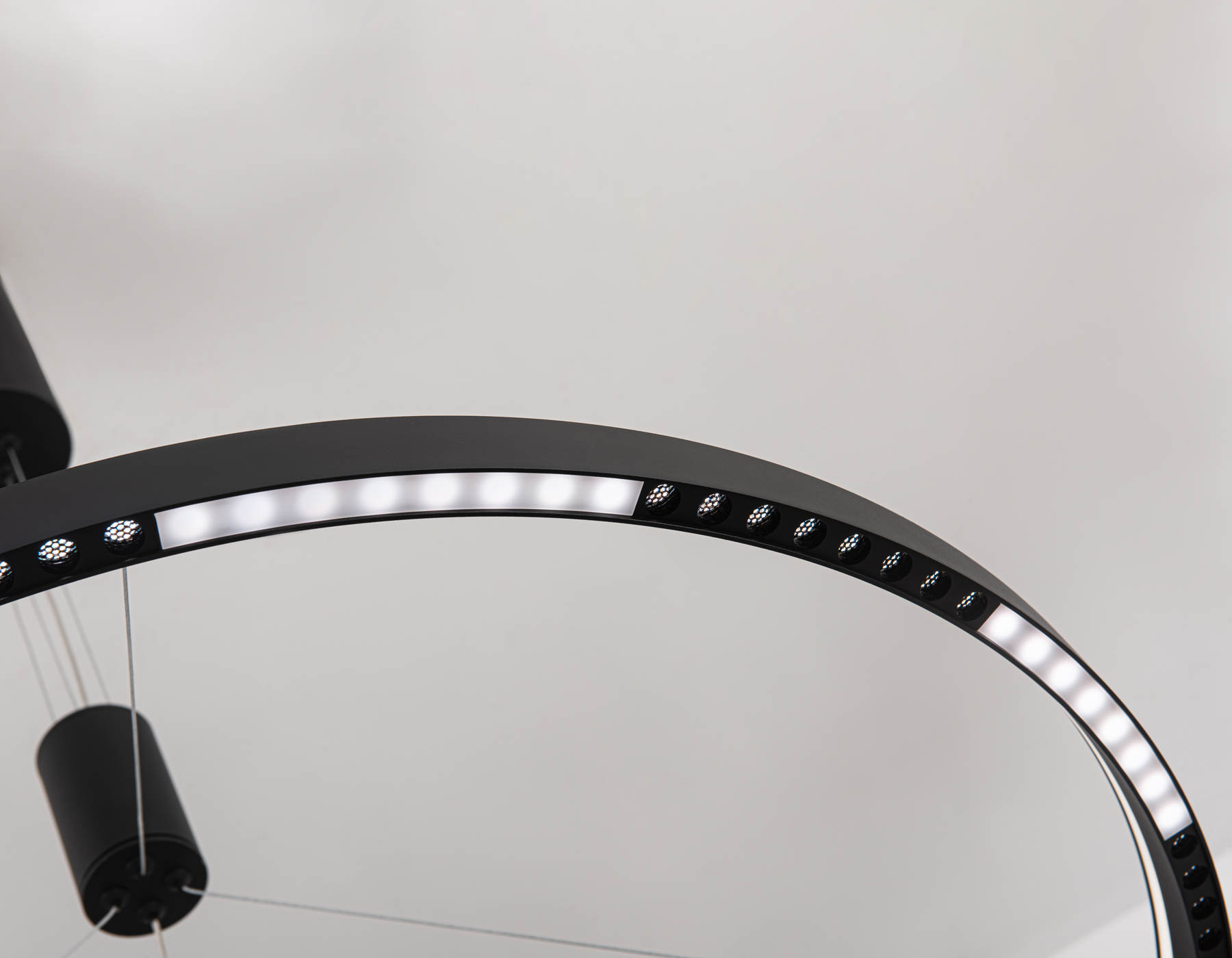 Подвесной светодиодный светильник FL5856 BK черный 40W 3000K/4200K/6400K D800*860 (без ПДУ)