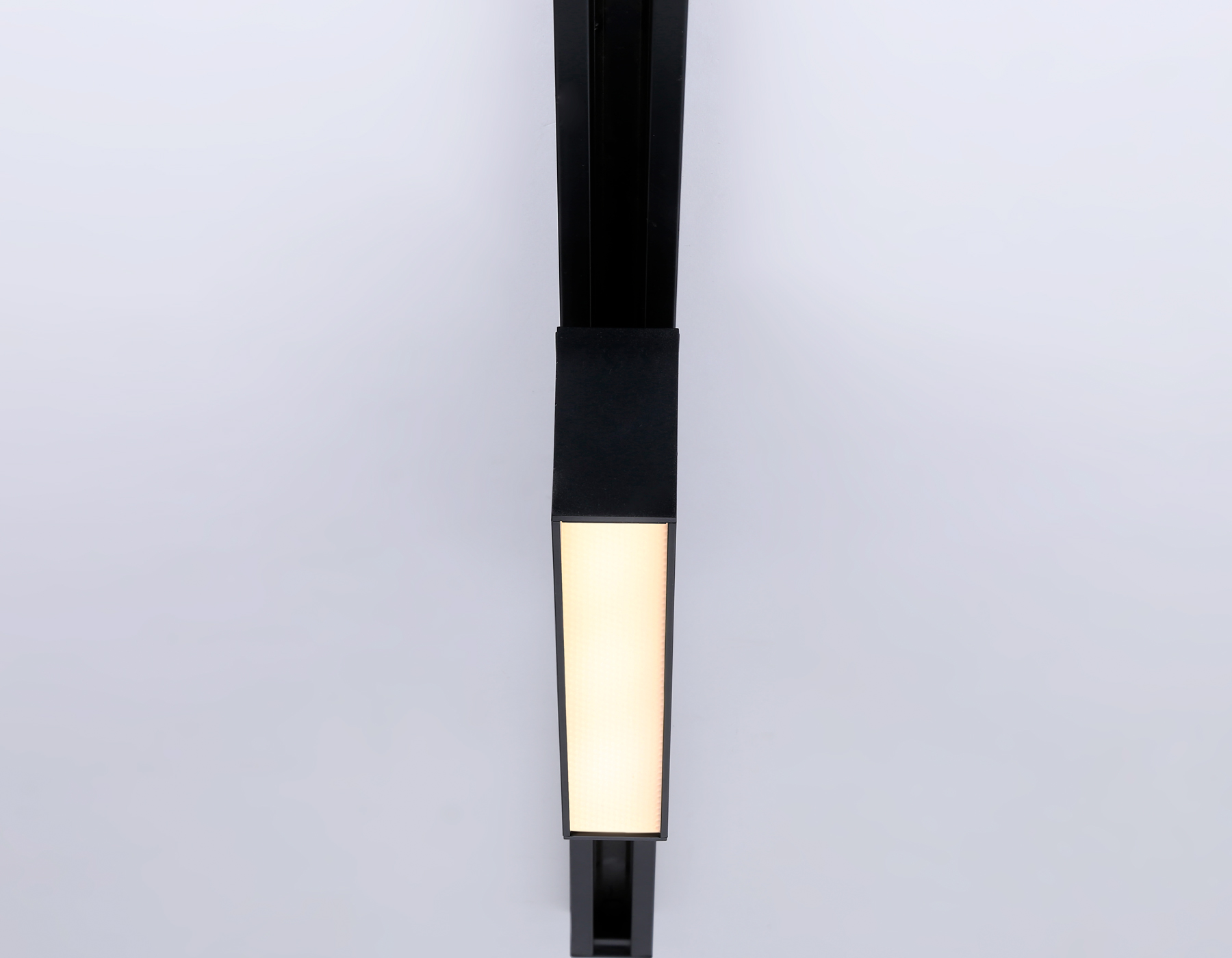 Трековый однофазный светодиодный светильник GL6765 BK черный LED 12W 3000K 300*22*48