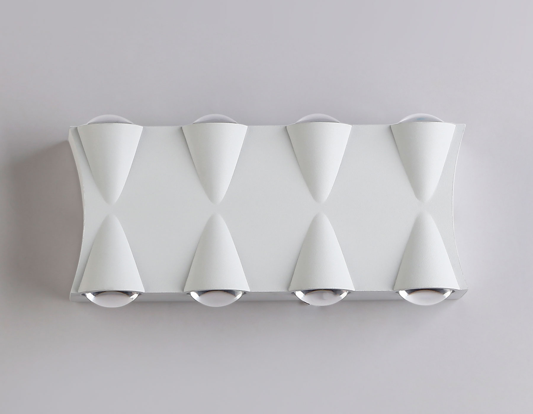 Уличный настенный светодиодный светильник IP54 ST4490/8 WH белый LED 4200K 8W IP54 190*80*45