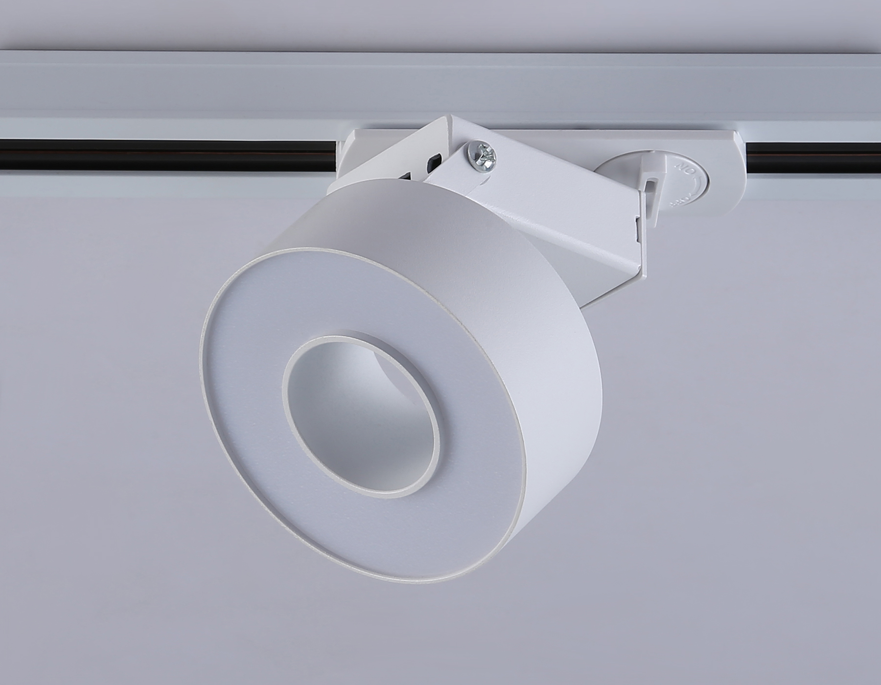 Трековый однофазный светодиодный светильник GL6861 WH белый LED 10W 4200K D75*80