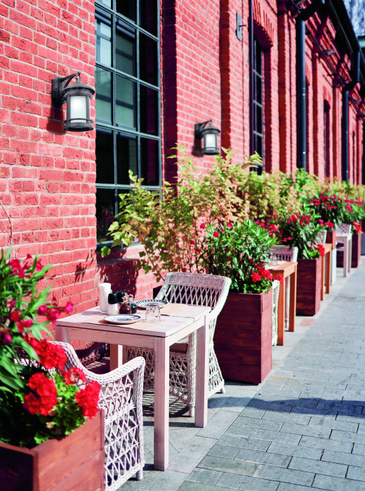 Настенный уличный фонарь IP44 Maytoni Salamanca O031WL-01BR (o031wl-01br)