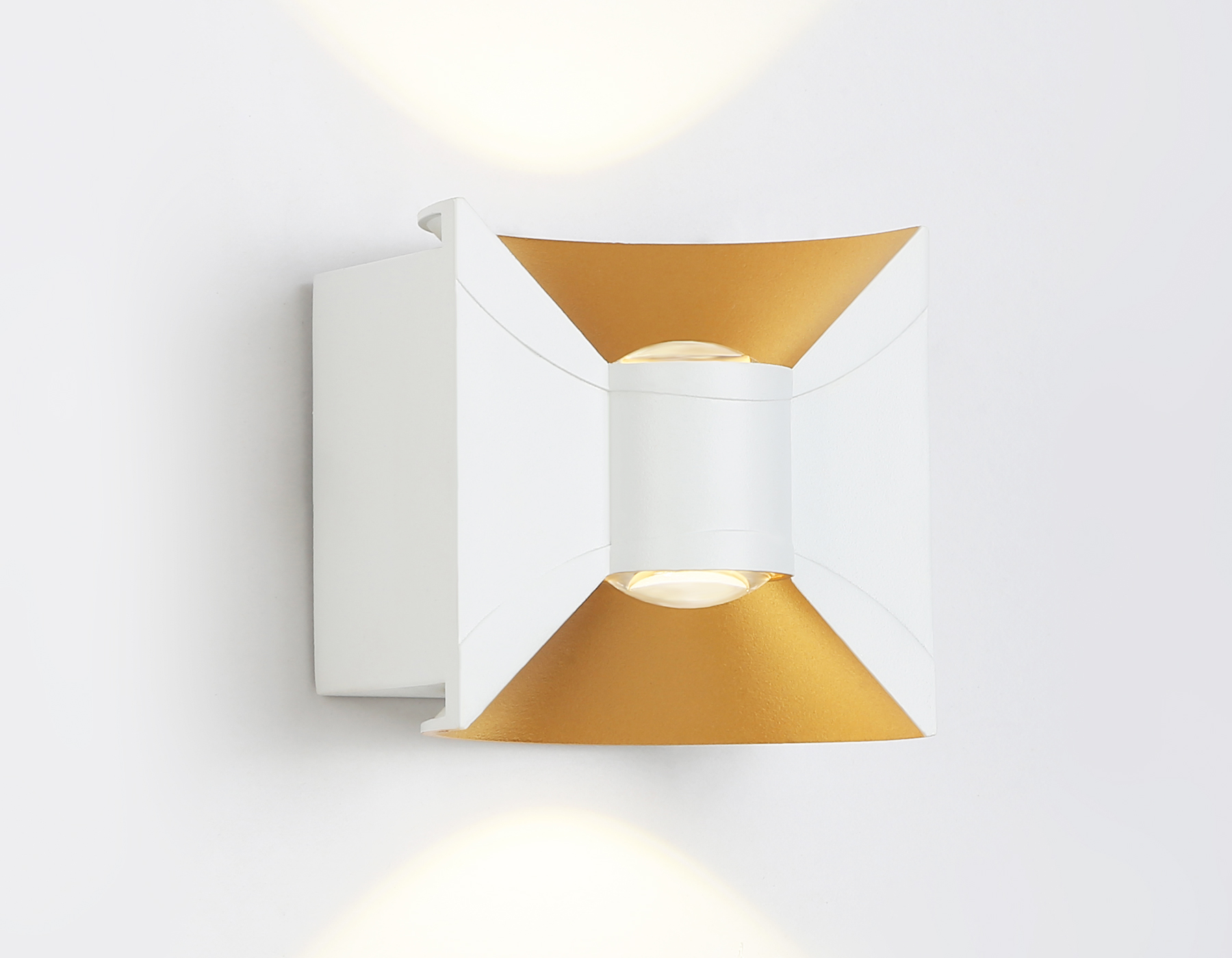 Уличный настенный светодиодный светильник IP54 ST4471 WH/GD белый/золото LED 4200K 6W IP54 92*98*55