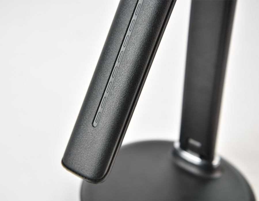 Светодиодная настольная лампа с беспроводной зарядкой DE521 BK черный LED 3000-6400K 8W