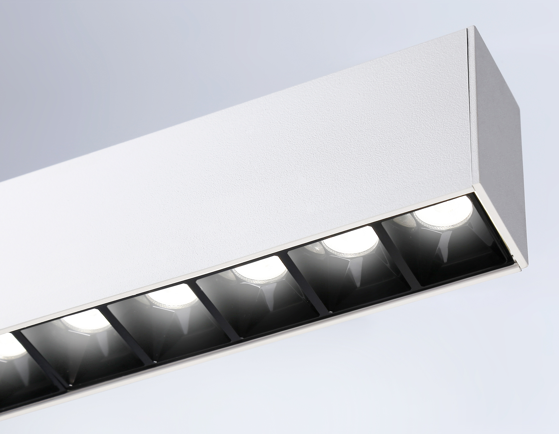 Подвесной светодиодный светильник FL5965 WH белый 48W 4200K 1200*35*1305 (Без ПДУ)