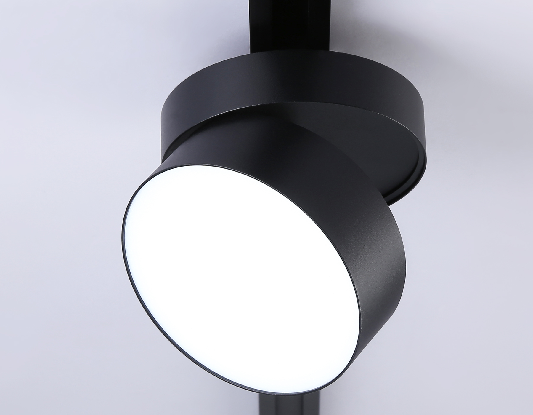 Трековый однофазный светодиодный светильник GL6879 BK черный LED 16W 4200K D115*90