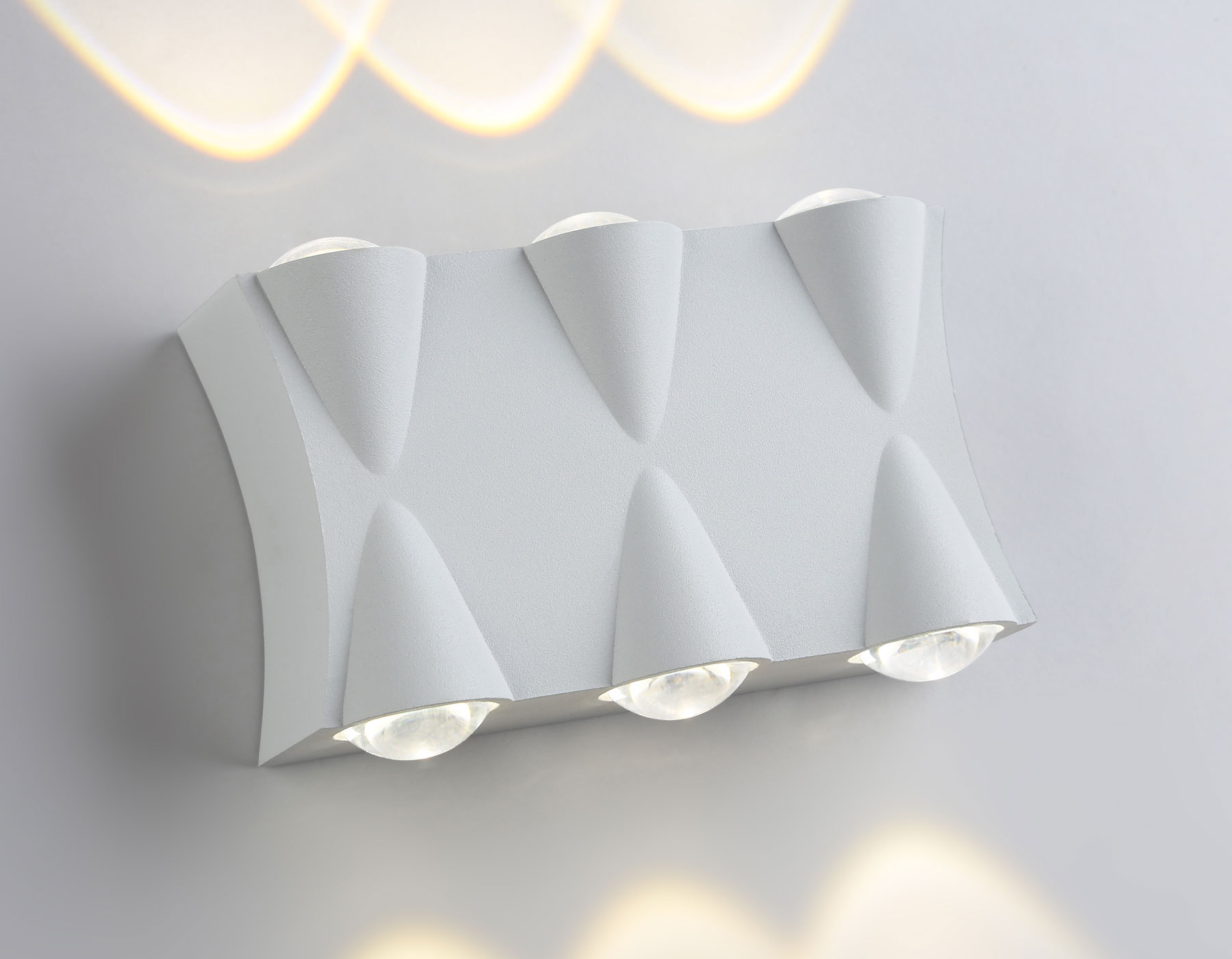 Уличный настенный светодиодный светильник IP54 ST4485/6 WH белый LED 4200K 6W IP54 140*80*45