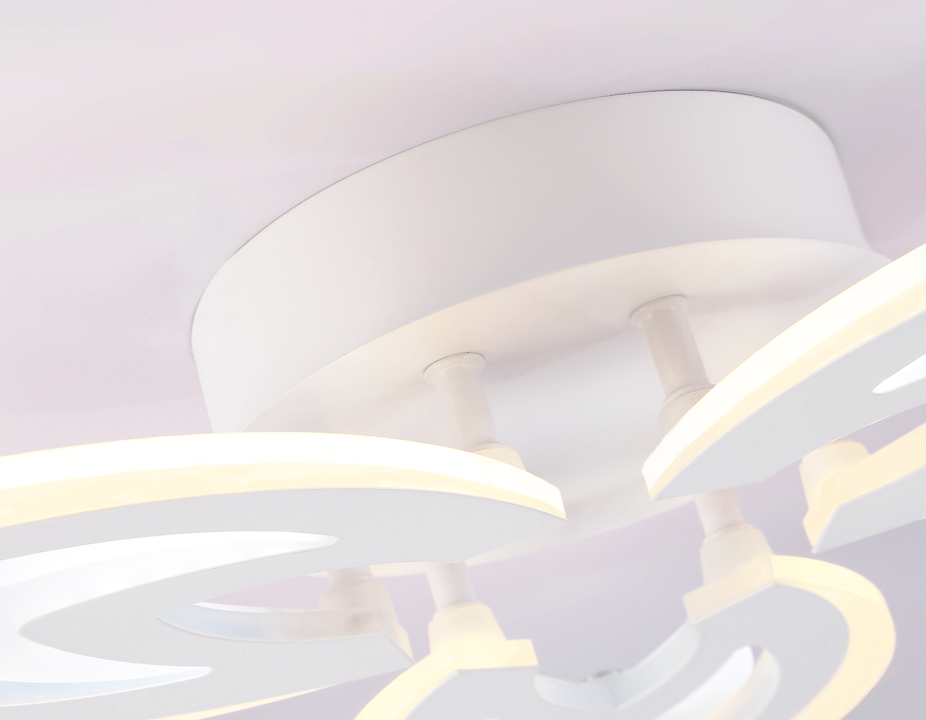 Потолочный светодиодный светильник с пультом FA4545/3 WH белый 3000K-6400K 38W 425*385*75 (ПДУ ИК)