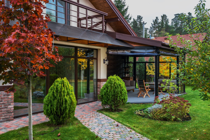 Настенный уличный фонарь IP44 Maytoni Albion O413WL-01BZ (o413wl-01bz)