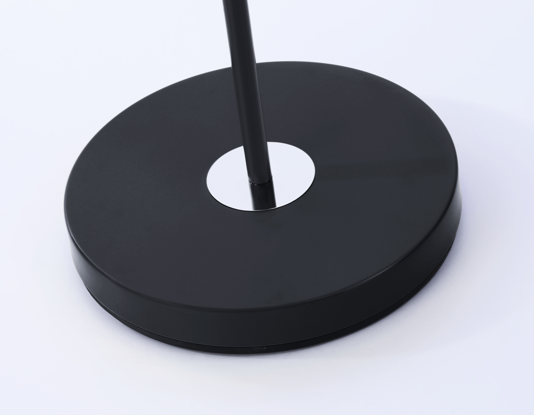 Светильник напольный с выключателем на проводе TR97656 BK черный E27 max 40W D140*1450