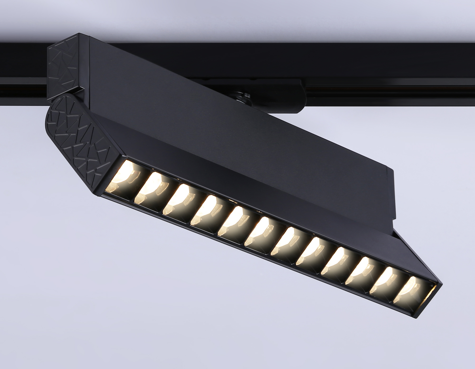 Трековый однофазный светодиодный светильник GL6817 BK черный LED 12W 3000K 24° 230*22*87