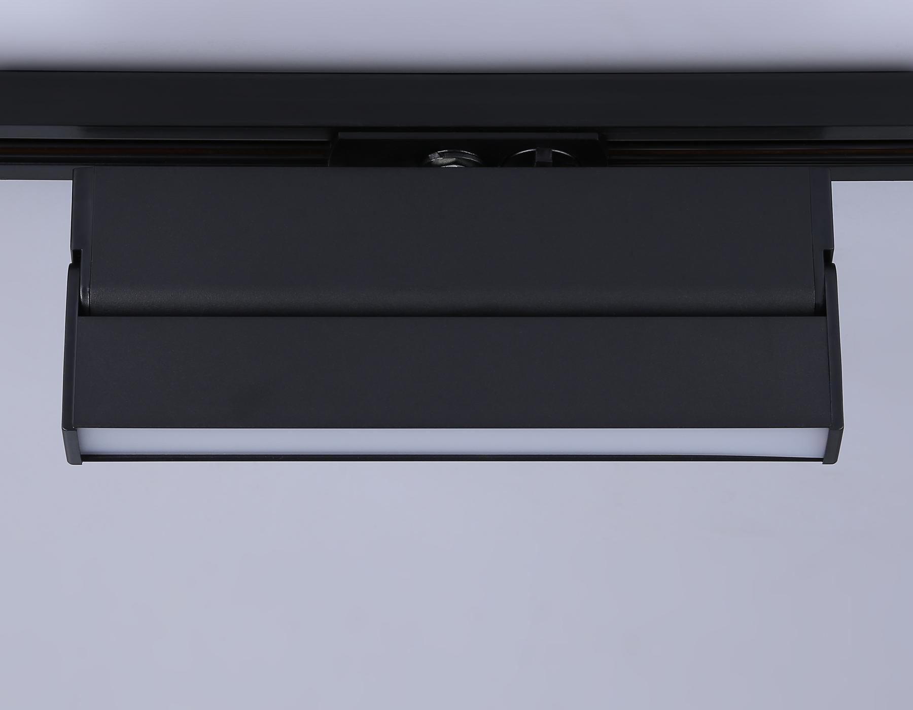 Трековый однофазный светодиодный светильник GL6808 BK черный LED 12W 4200K 230*22*87