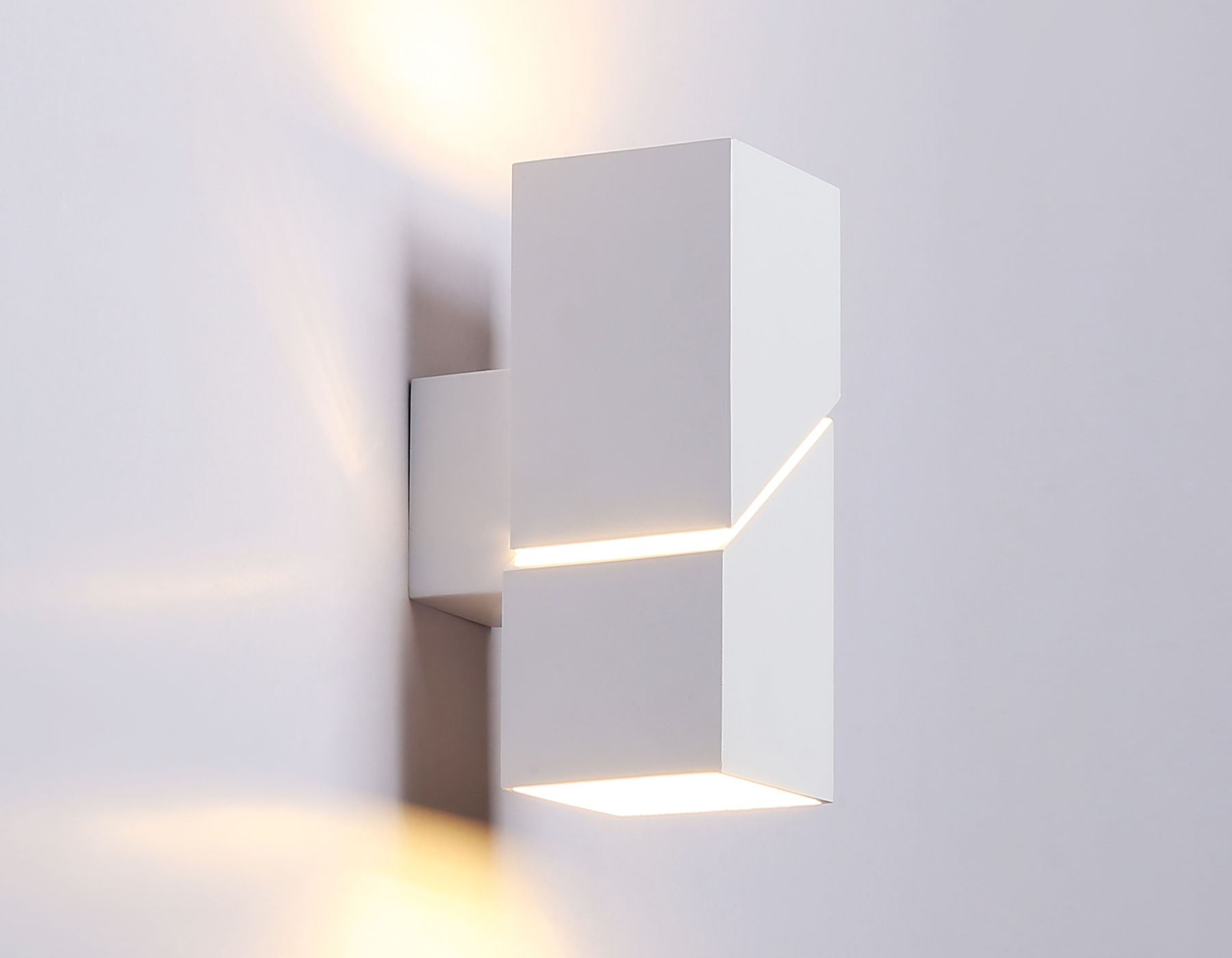 Настенный светильник со сменной лампой FW2474 WH белый G9 max 40W 155*60*90