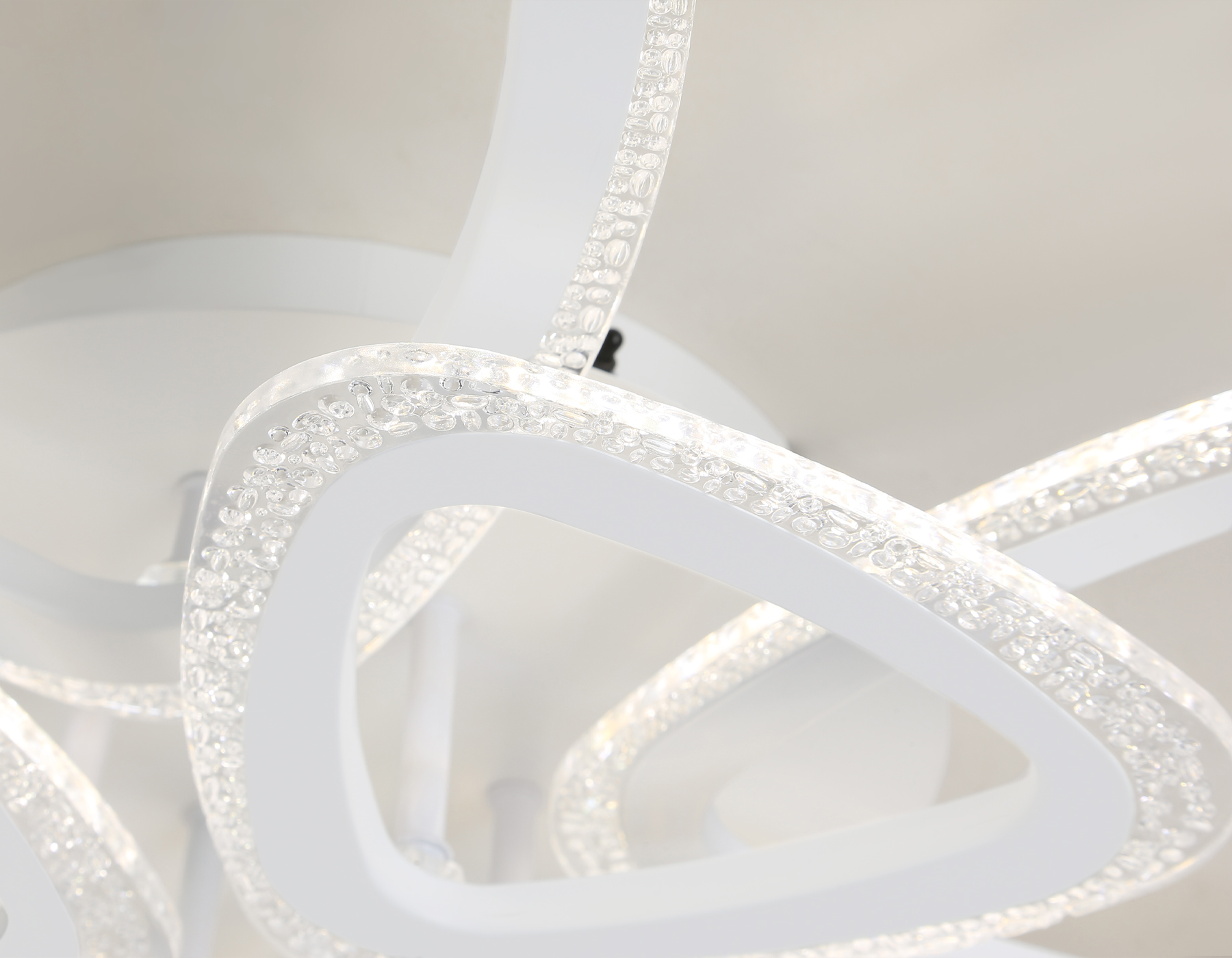 Потолочный светодиодный светильник с пультом FA4515/4+4 WH белый 106W 4200K/3000K/6400K D640*125 (ПДУ ИК)