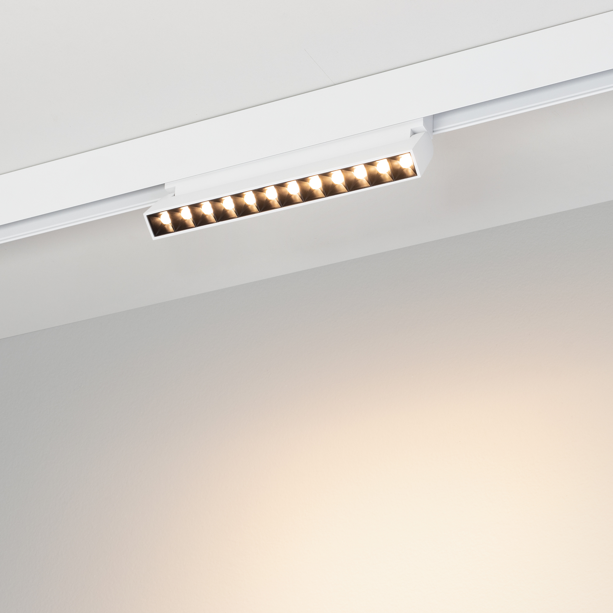 Светильник MAG-ORIENT-LASER-FOLD-S230-12W Warm3000 (WH, 30 deg, 48V) (Arlight, IP20 Металл, 3 года) 035866