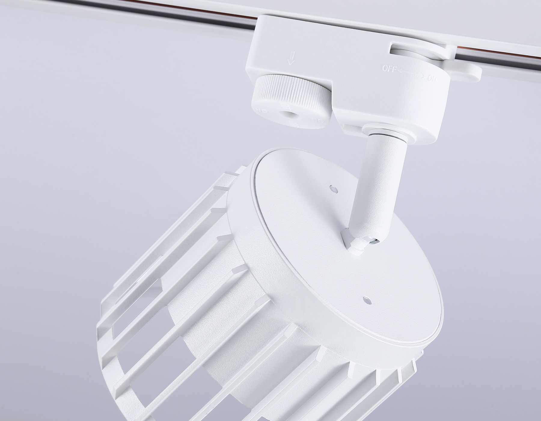 Трековый однофазный светильник со сменной лампой GL5348 WH белый GX53 D100*80