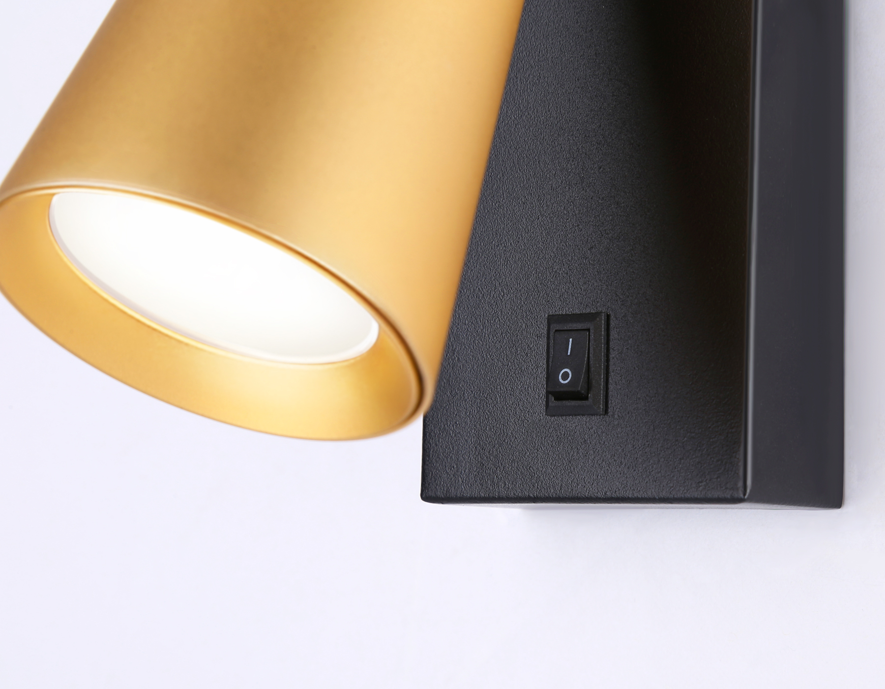 Настенный светильник с выключателем и сменной лампой GU10 TA13142 BK/GD черный/золото GU10 max 12W 140*60*90