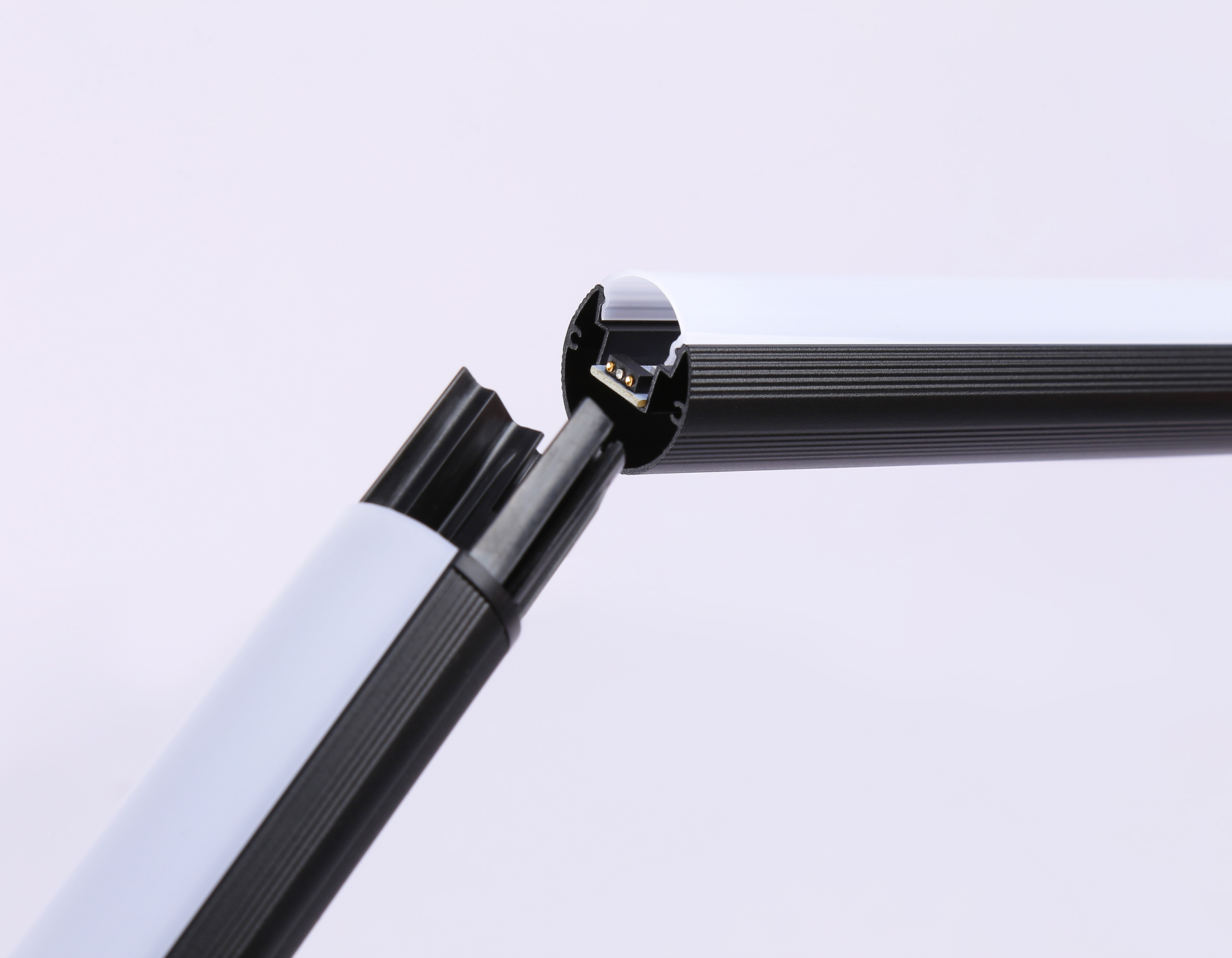 Светильник светодиодный напольный RGB с пультом FL8027 BK черный LED 20W RGB D32*1650 (ПДУ РАДИО 2.4G)