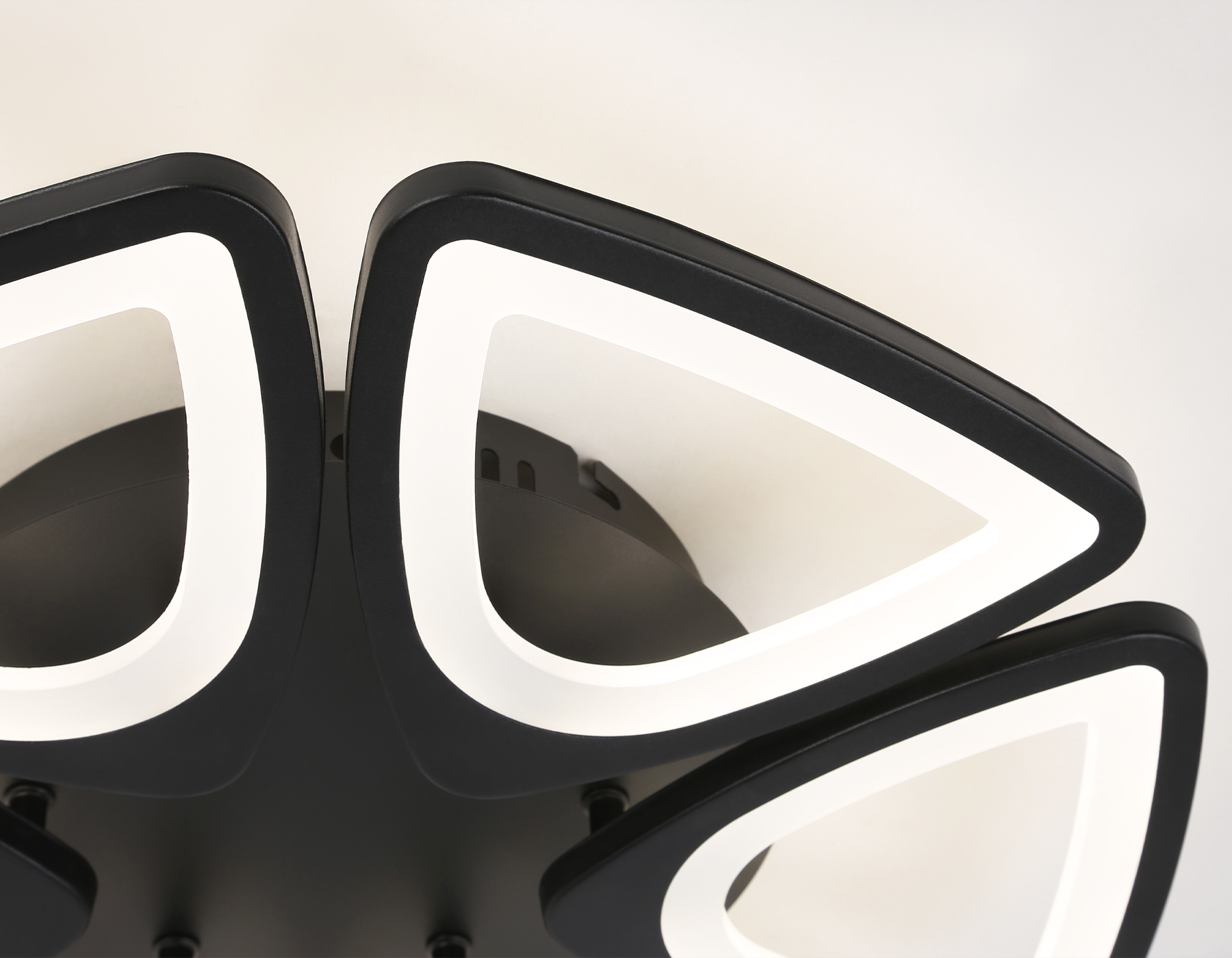 Потолочный светодиодный светильник с пультом FA4495/6 BK черный 84W 4200K/3000K+6400K/6400K+3000K D450*80 (ПДУ ИК)