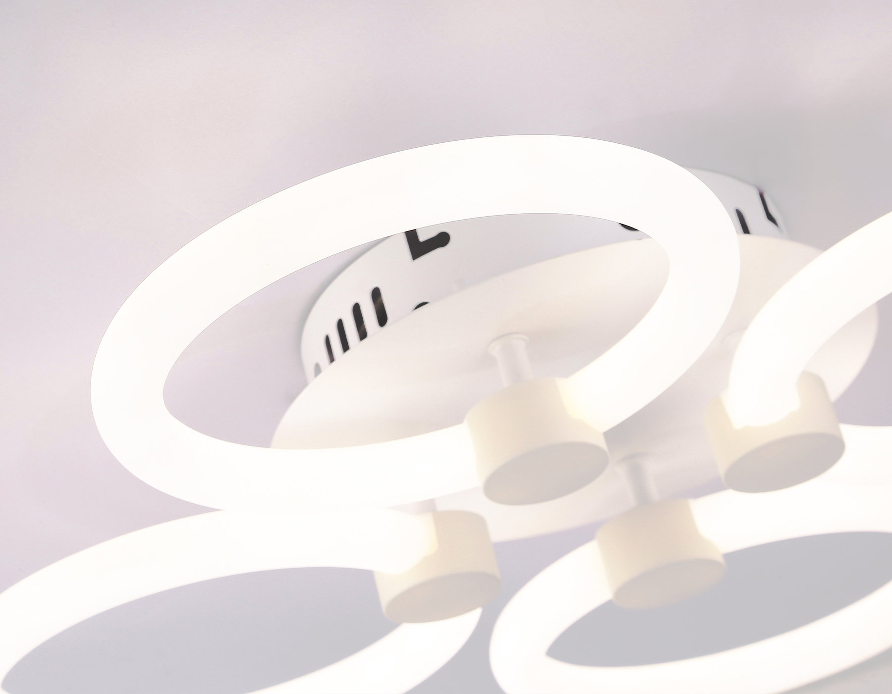 Потолочный светодиодный светильник с пультом FA3808/4 WH белый 3000K-6400K 82W 410*410*90 (ПДУ ИК)