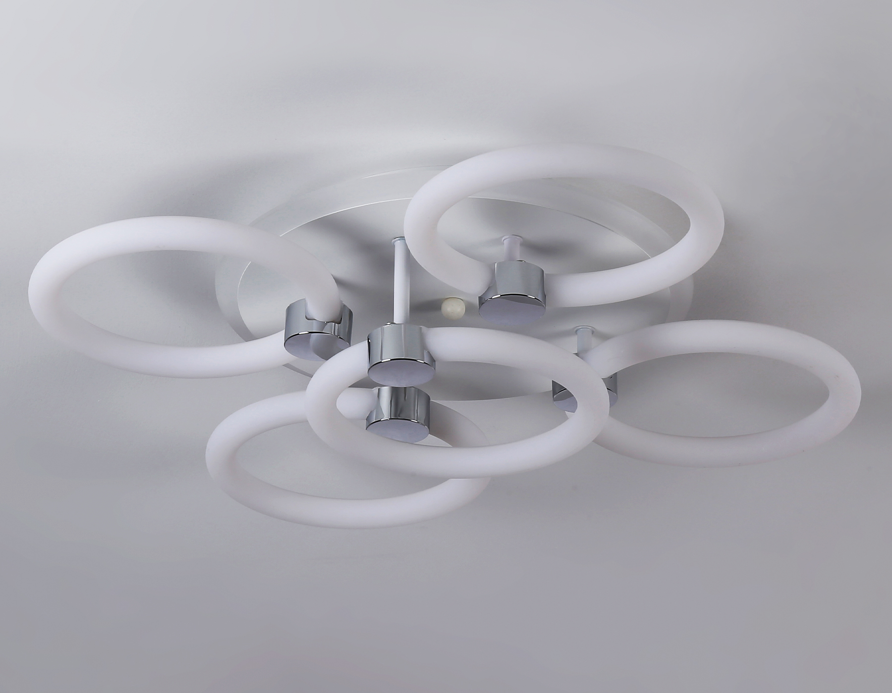 Светодиодный потолочный светильник с подсветкой FA3841/4+1 WH белый 70W 3000K-6400K+RGB D538*115 (ПДУ РАДИО 2.4G)