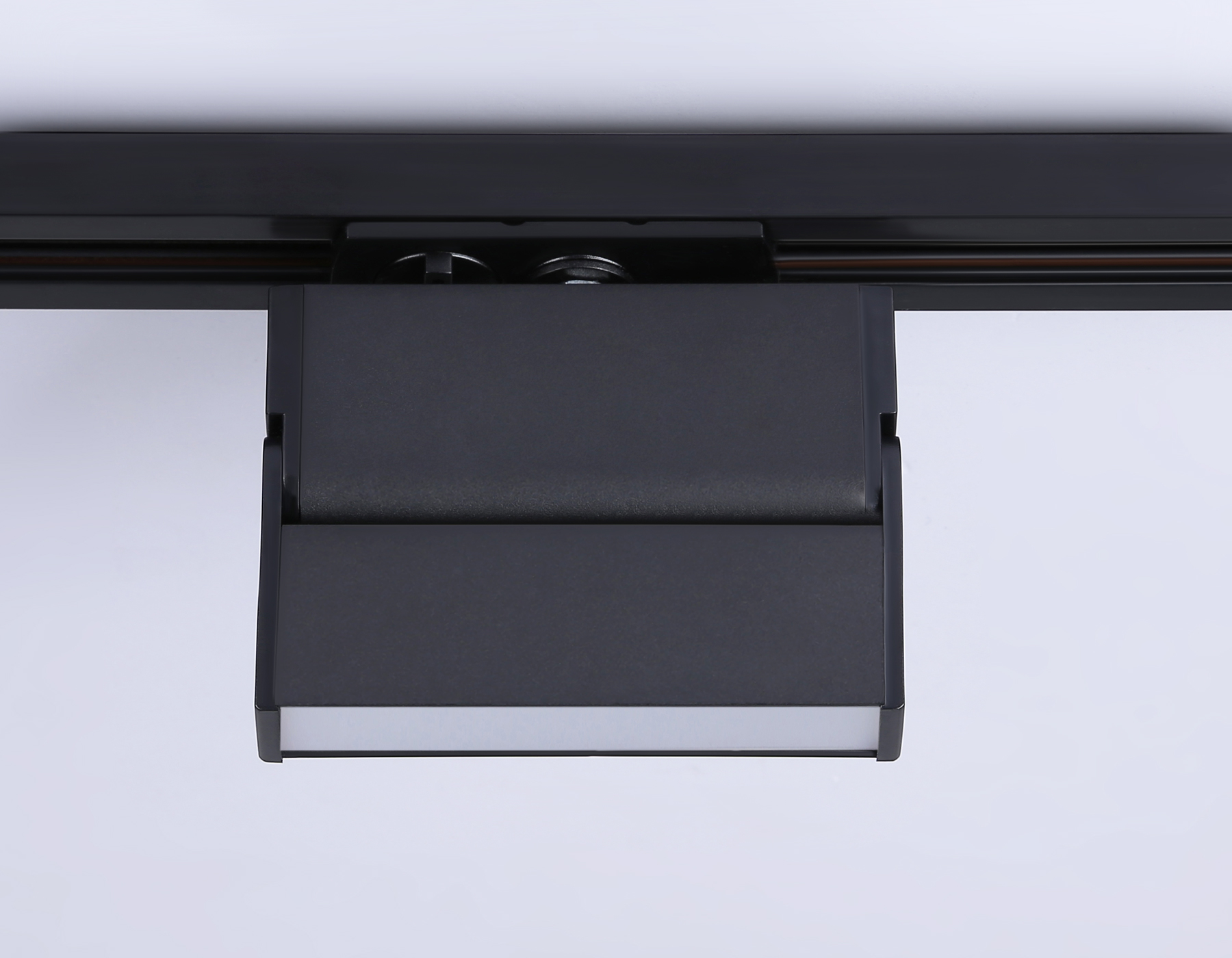 Трековый однофазный светодиодный светильник GL6803 BK черный LED 6W 4200K 115*22*87