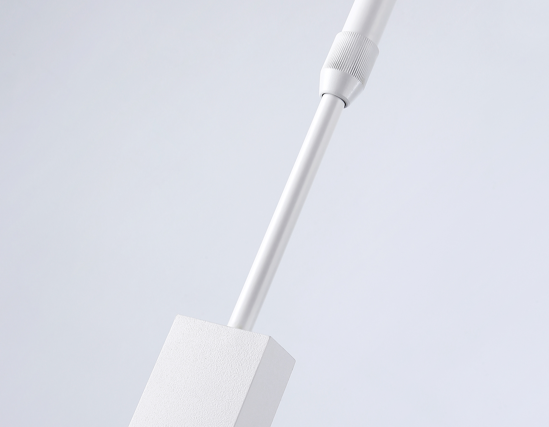 Подвесной светодиодный светильник FA6666 WH белый 42W 3000K-6400K 640*30*900 (Без ПДУ)