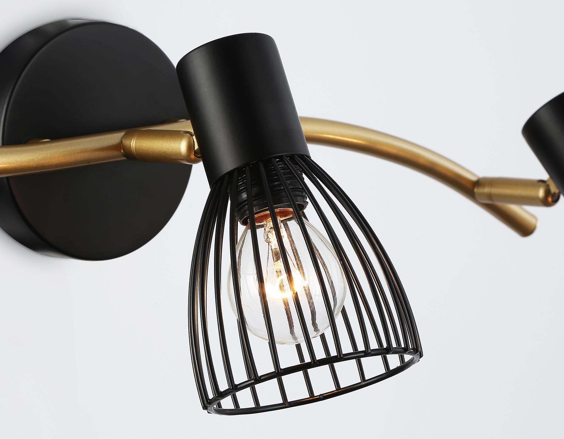 Настенно-потолочный спот в стиле лофт TR8661/3 BK/GD черный/золото E14/3 max 60W 550*100*170