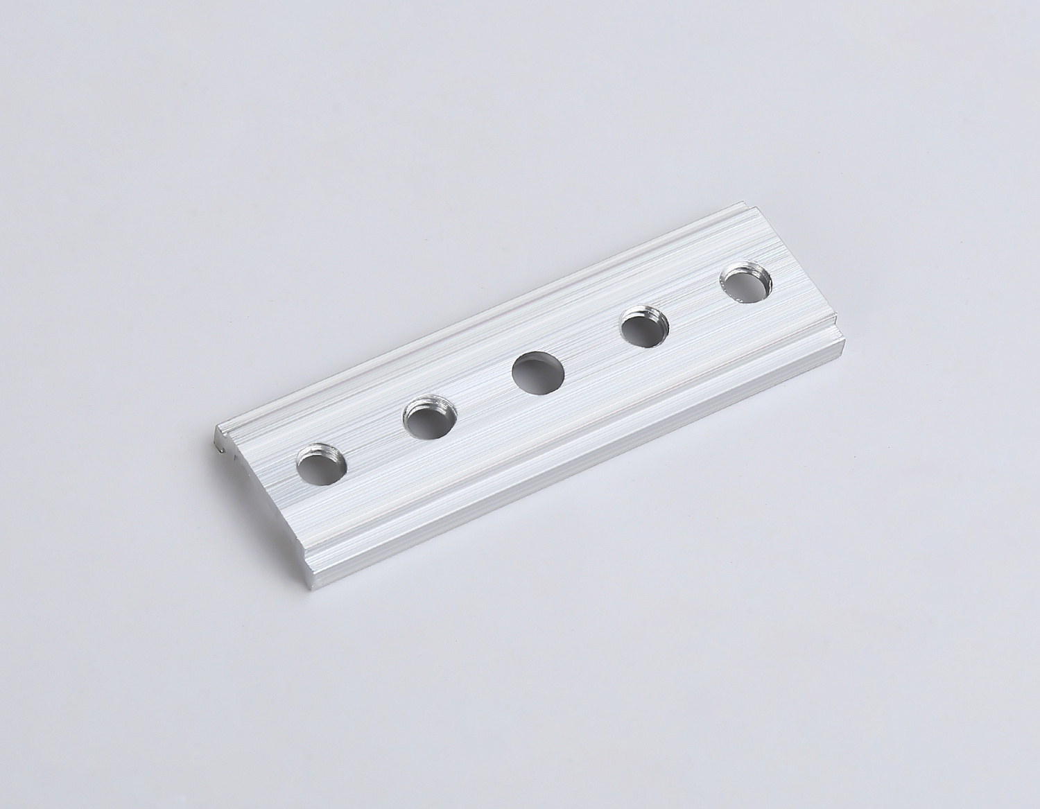 Соединитель для накладного шинопровода Magnetic GL3618 AL алюминий соединитель для накладного шинопровода Magnetic 100*22*1.5