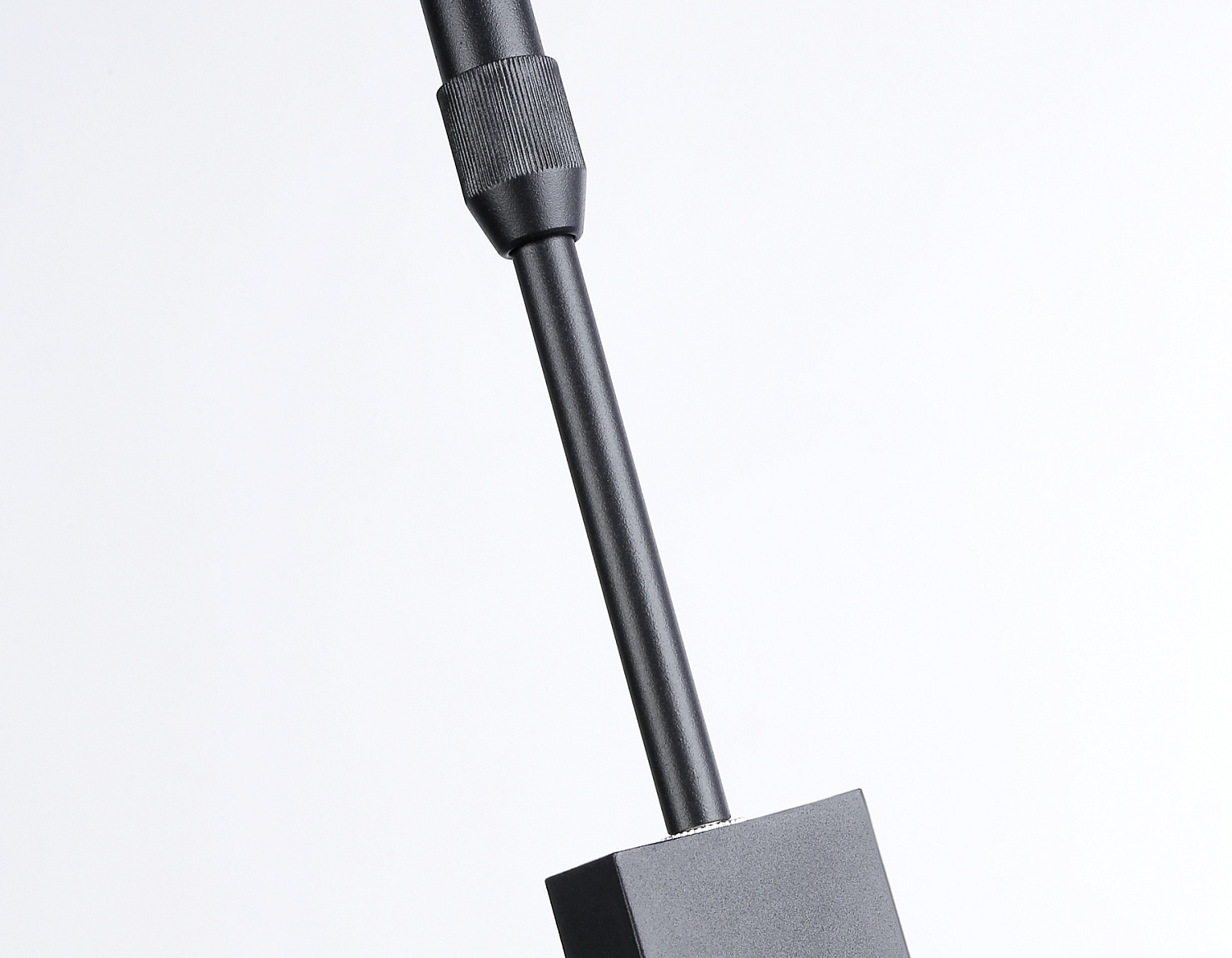 Подвесной светодиодный светильник FA6667 BK черный 42W 3000K-6400K 640*30*900 (Без ПДУ)