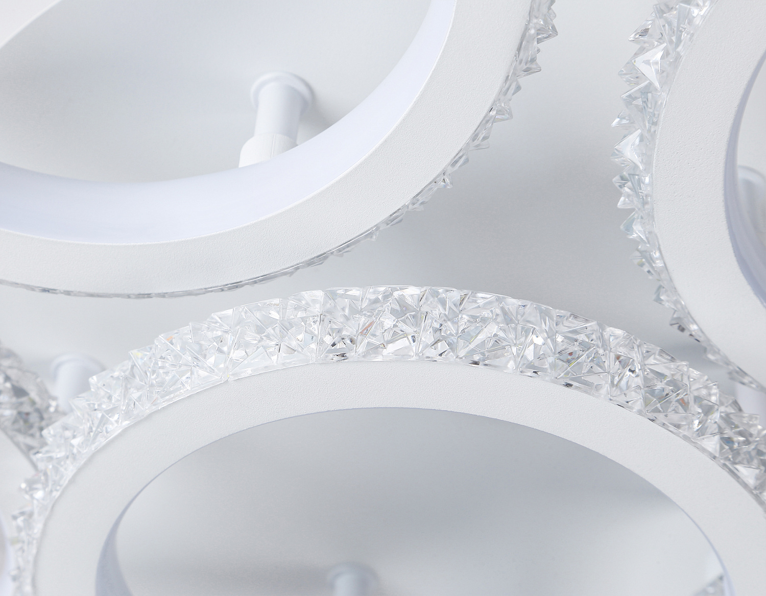 Потолочный светодиодный светильник с пультом FA9531/5+1 WH белый 120W 6400K/3000K D520*110 (ПДУ РАДИО 2.4G)