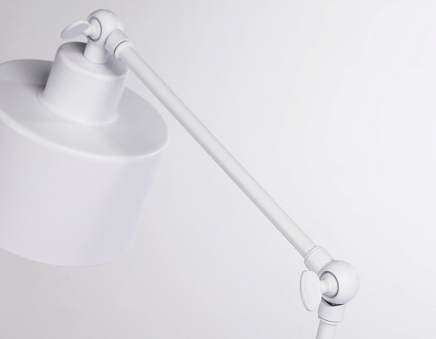 Настольная лампа в стиле лофт TR8152 WH белый E27 max 40W