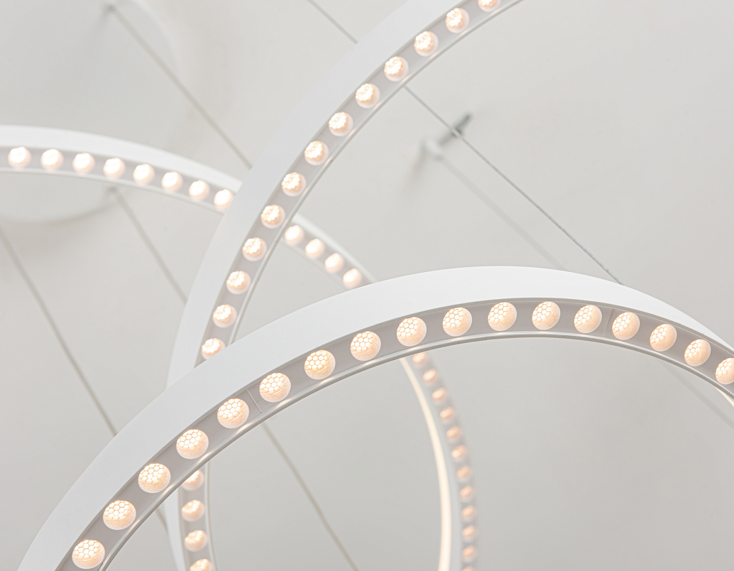 Подвесной светодиодный светильник FL5881/3 WH белый 90W 3000K/4200K/6400K D800/600/400*1070 (без ПДУ)