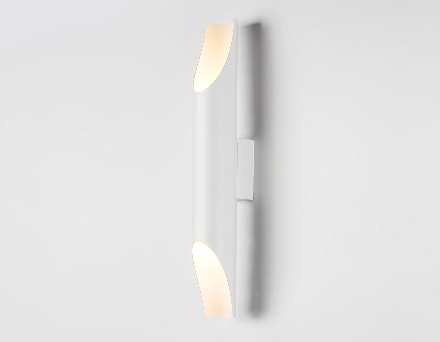 Светильник настенный со сменной лампой E27 TN5151/2 WH белый E27/2 max 40W 400*60*85